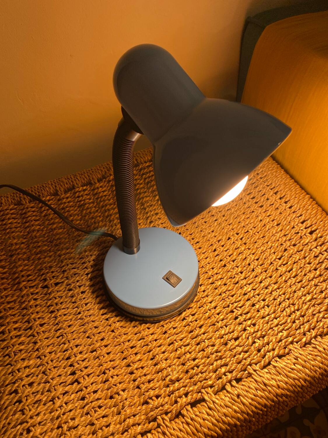 Lampe de bureau seylumiere bleu clair