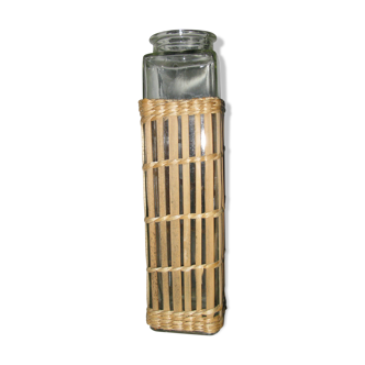 Vase en verre et bambou