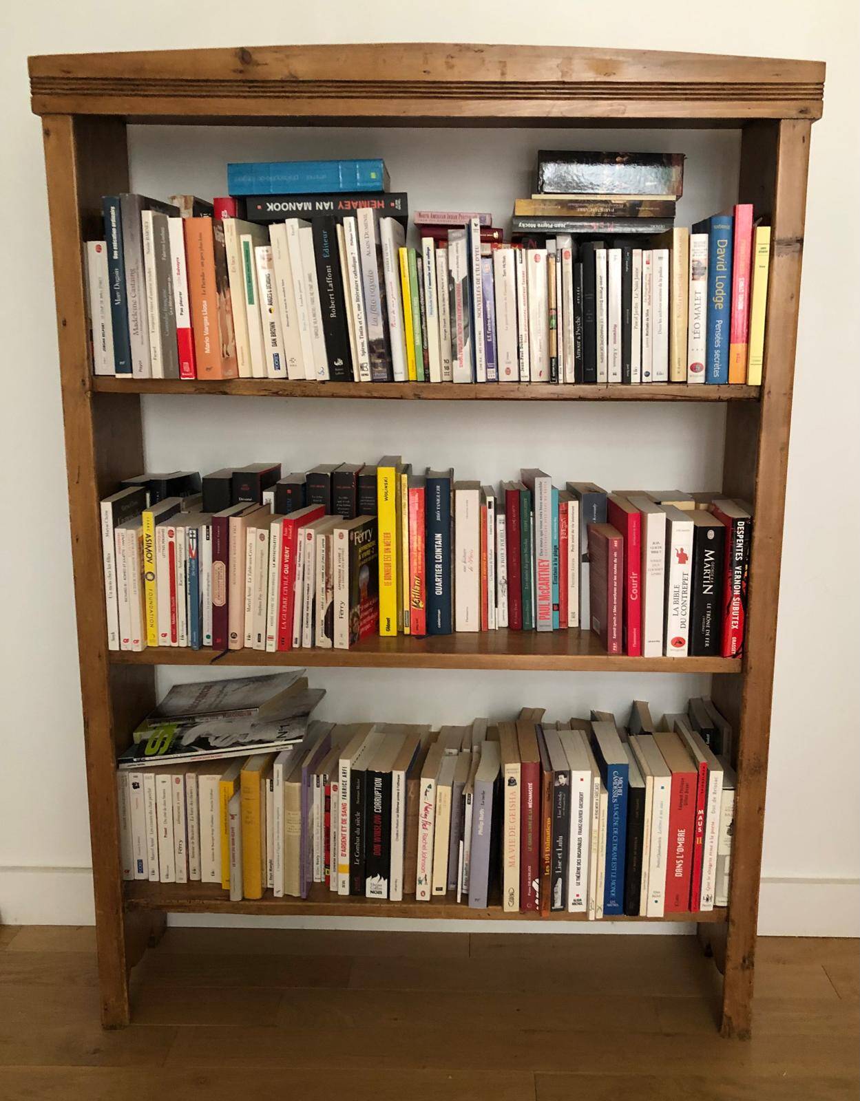 Interior's shelving unit