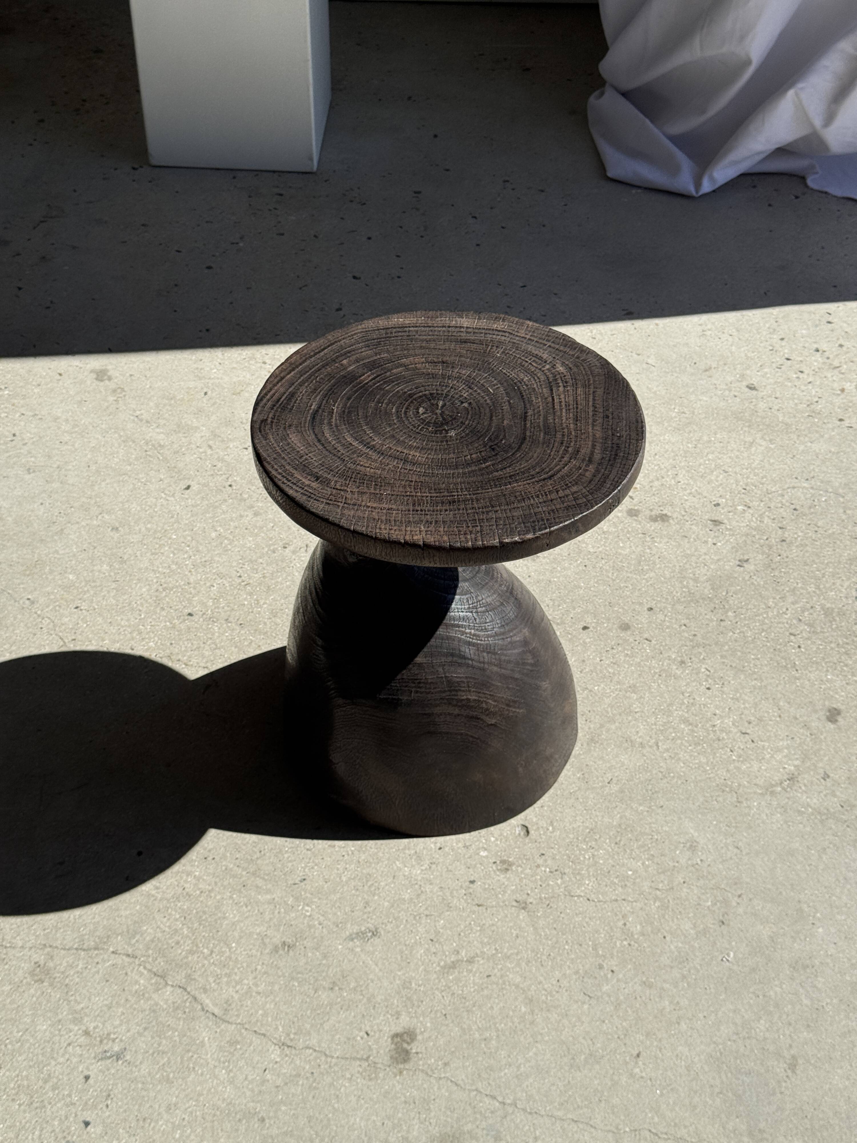 Sexy Neck - Solid wood (monoxyle) brown side table