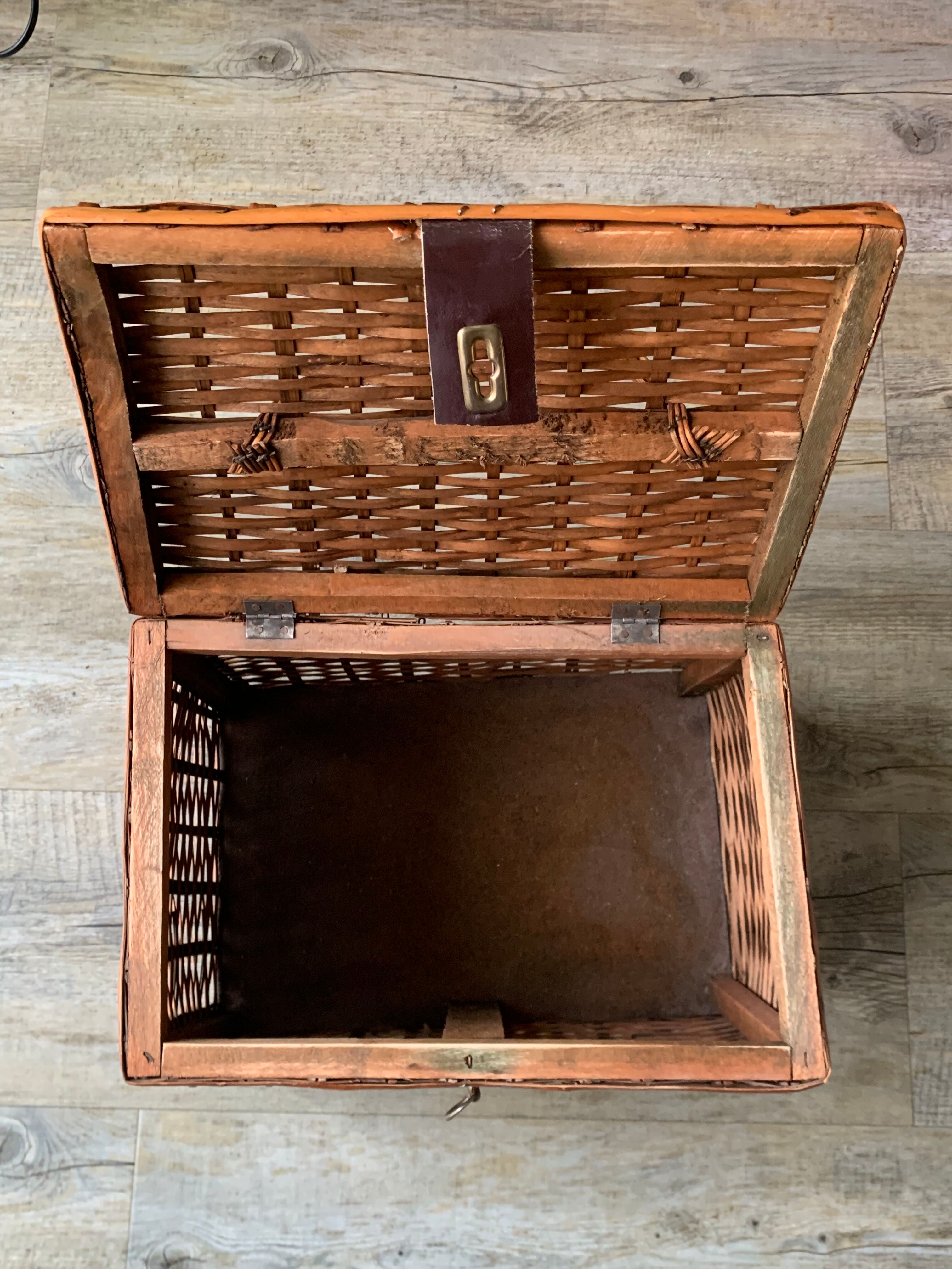 Small vintage wicker chest with clasp