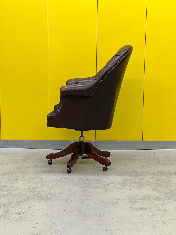 Fauteuil chesterfield directors en cuir brun