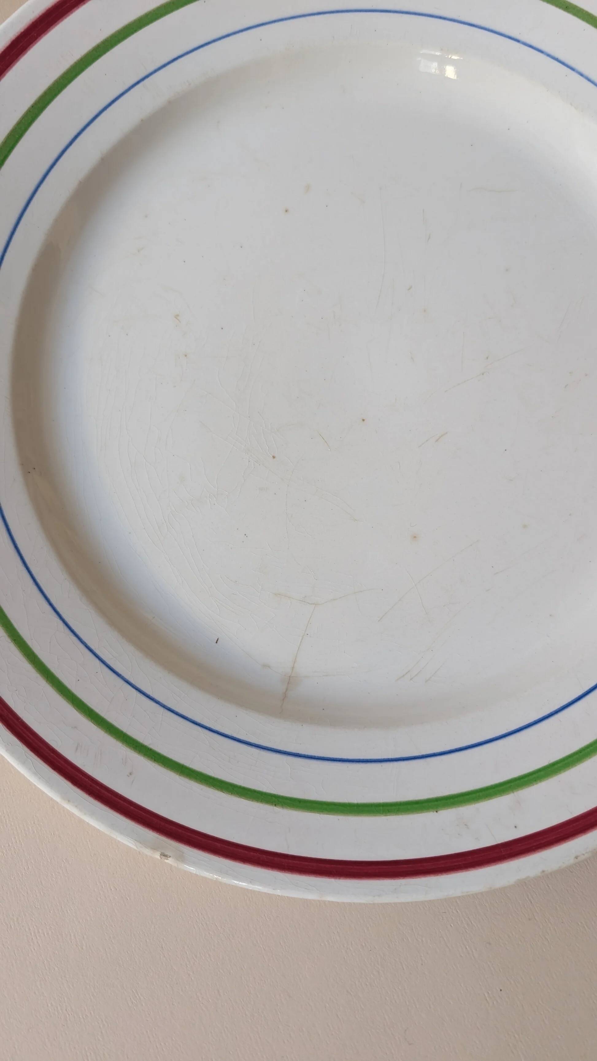 Round dish - Gien, France