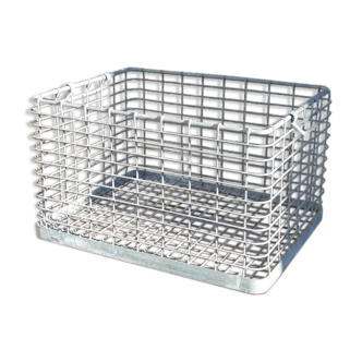 Casier de rangement en métal