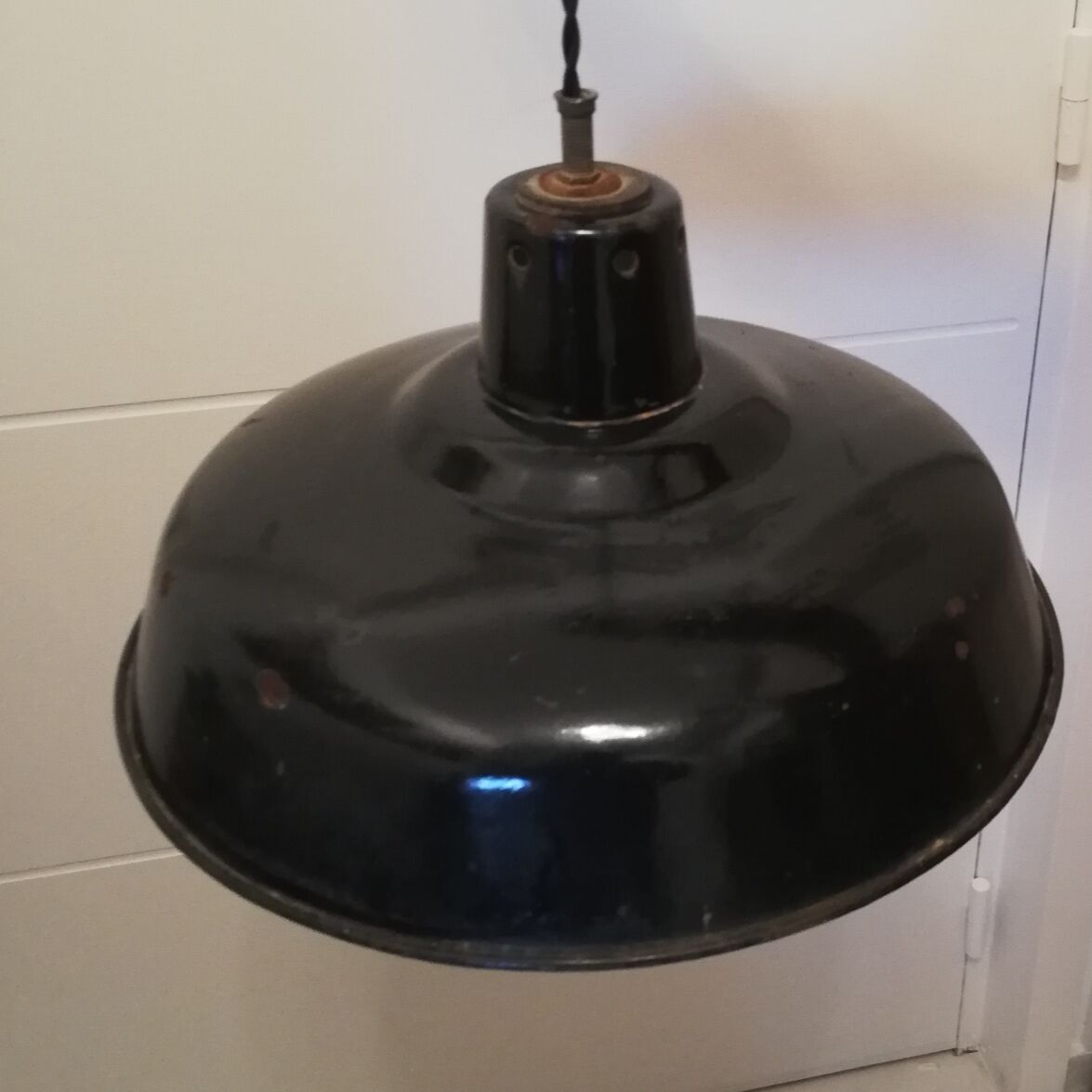 Hanging lamp in black enamelled sheet metal