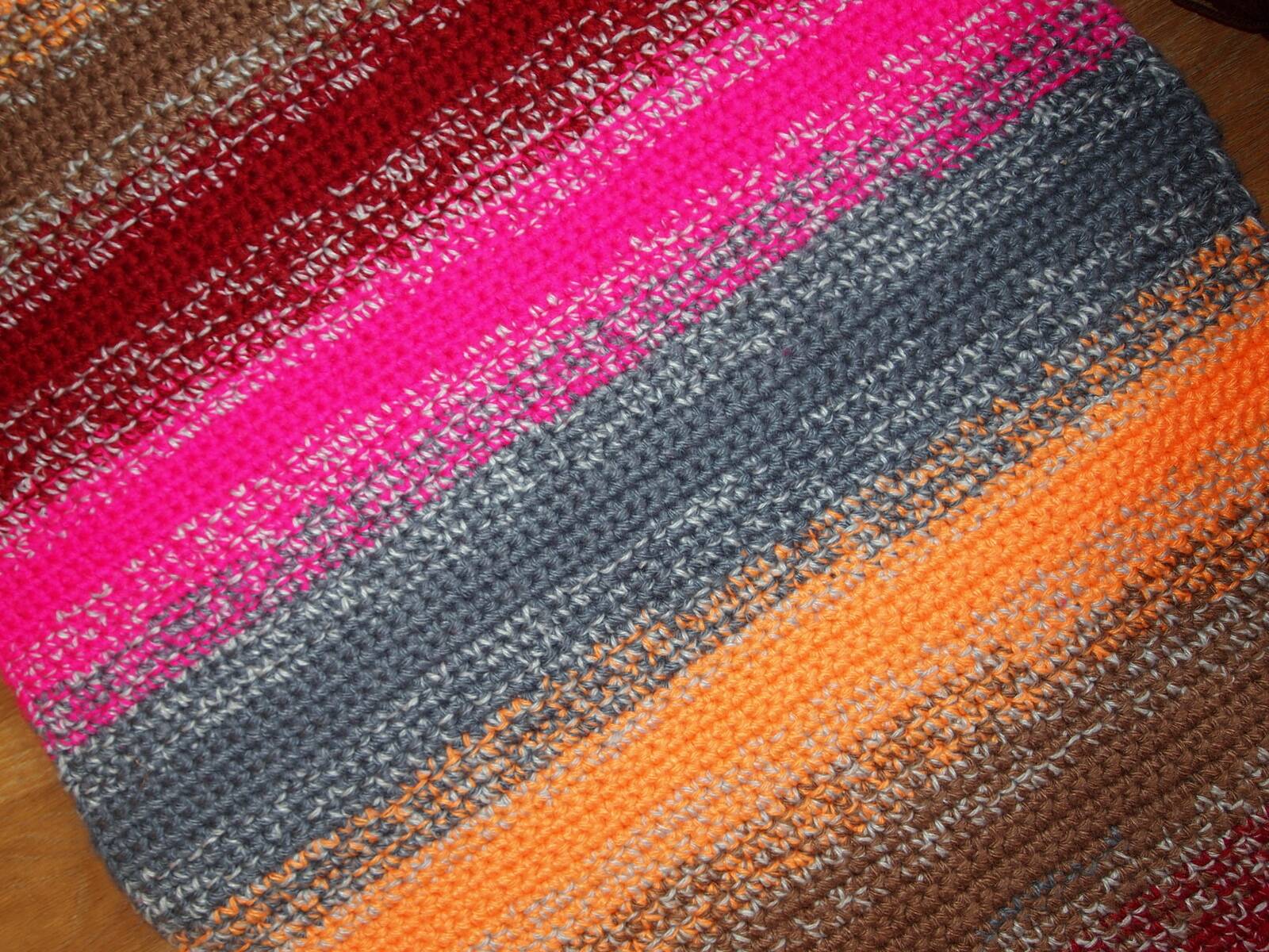 Tapis Contemporain Strié ORA en Laine, 2021, Élégance Moderne