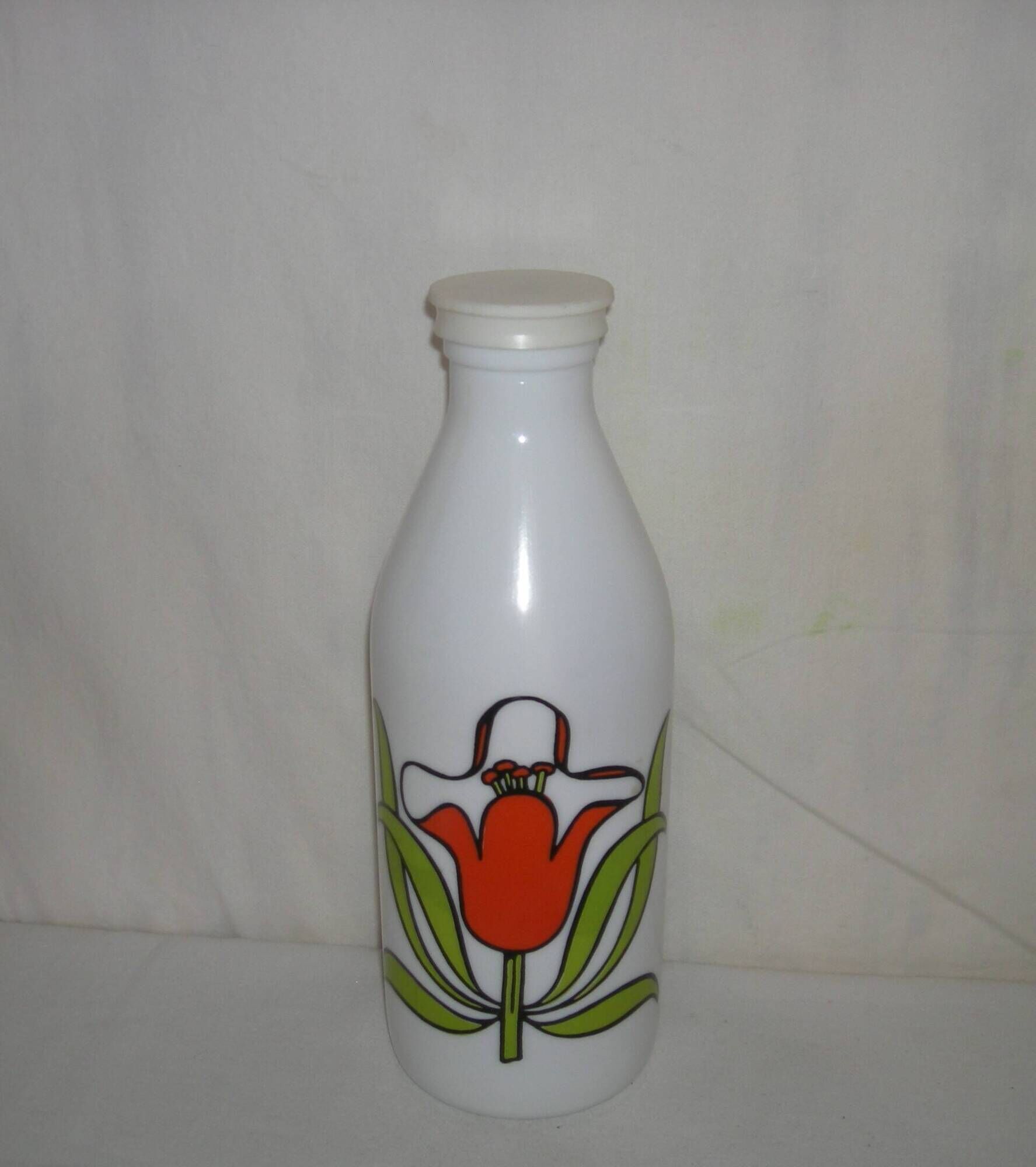 Opaline milk bottle Egizia Italy from the 1970s.