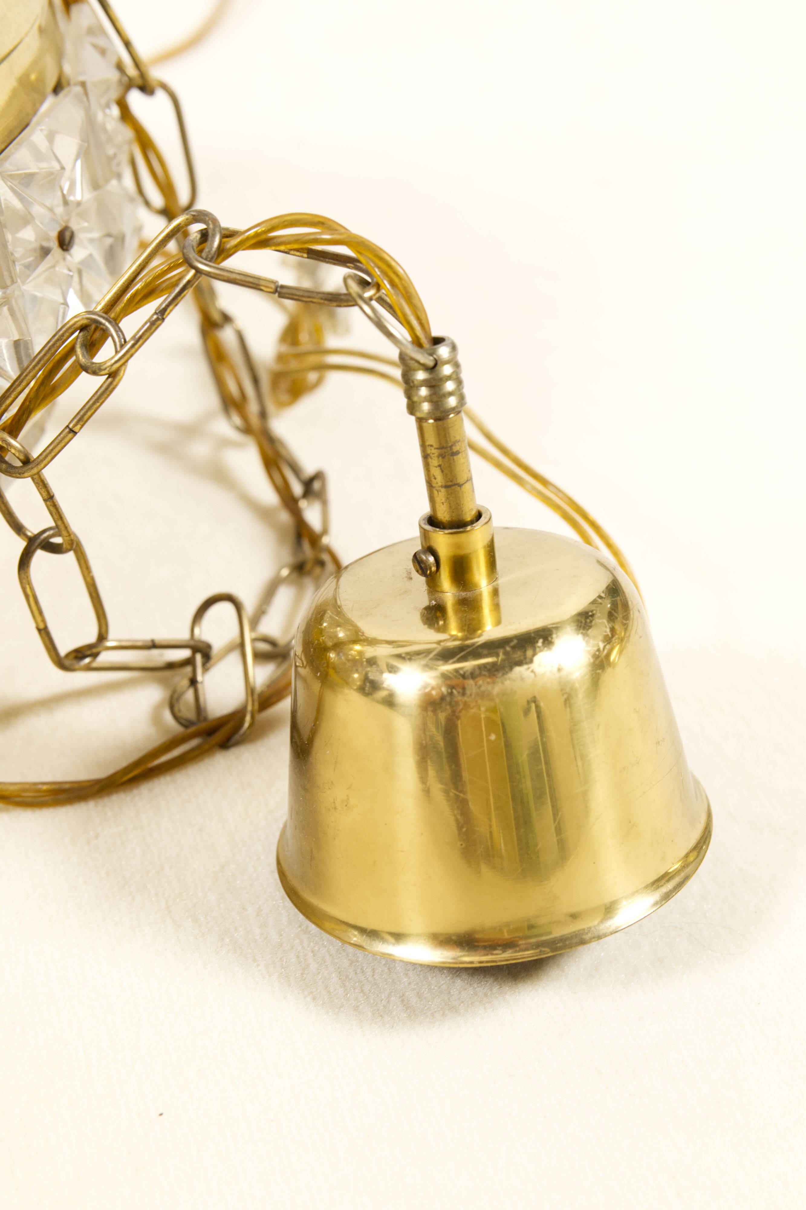 Vitrika 'Prizmpendel' brass and pressed glass pendant lamp