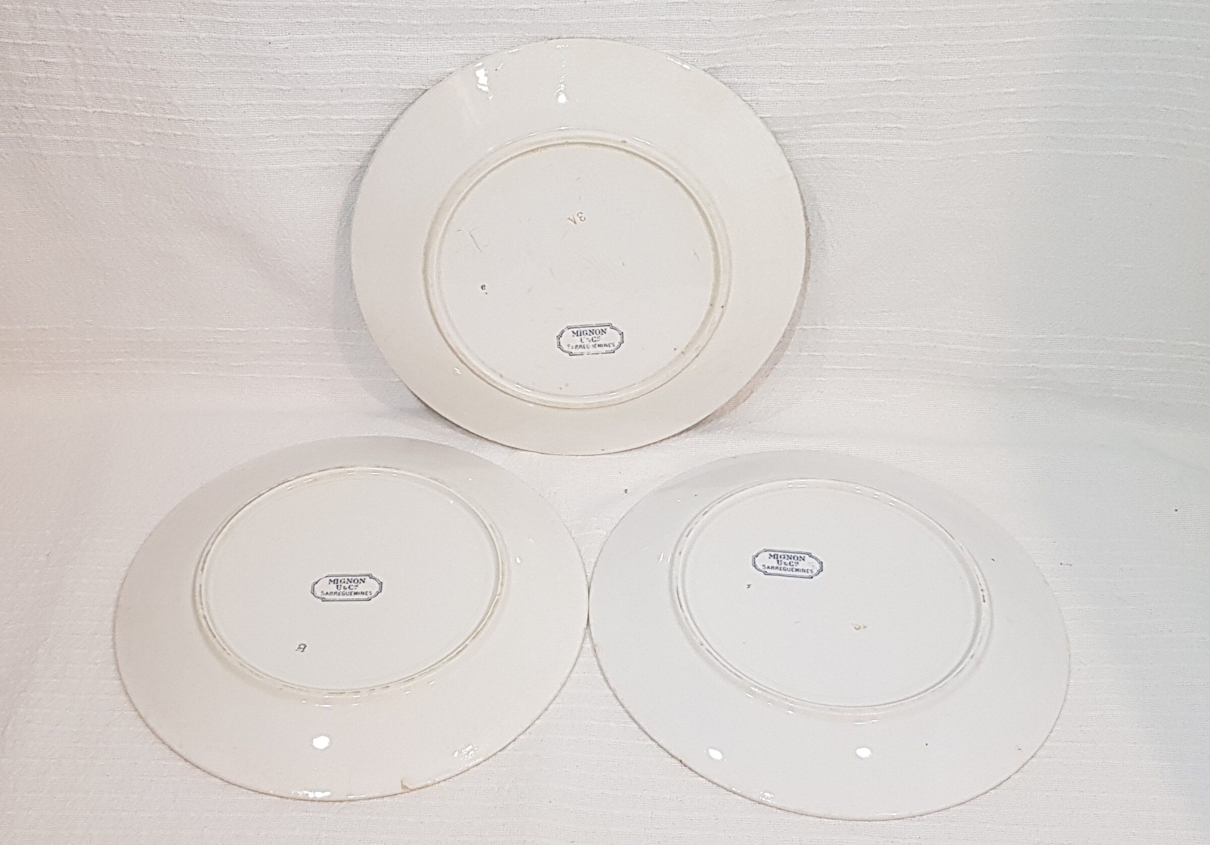 3 flat plates in sarreguemines model Mignon, iron earth.