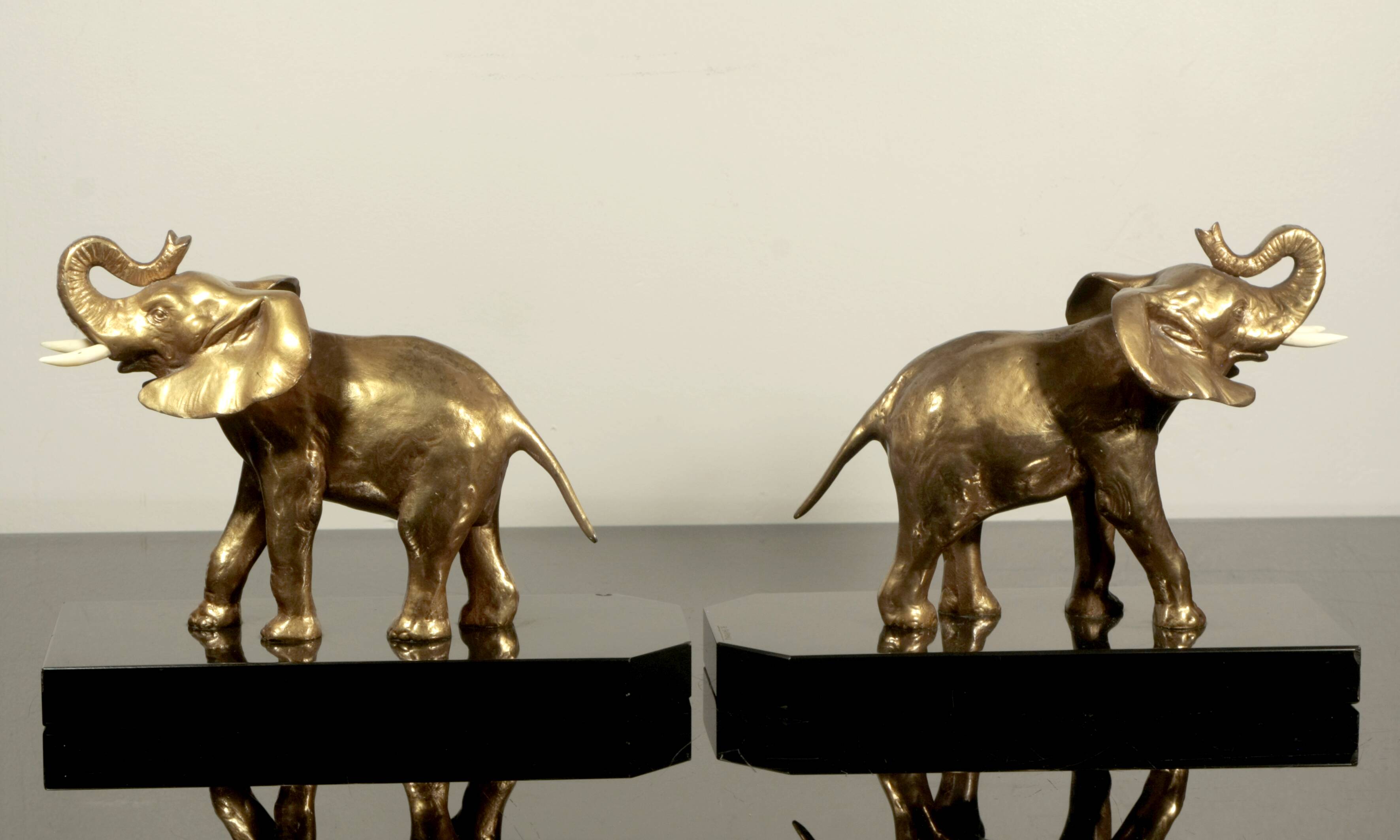 Elephant bookend "r garreau"