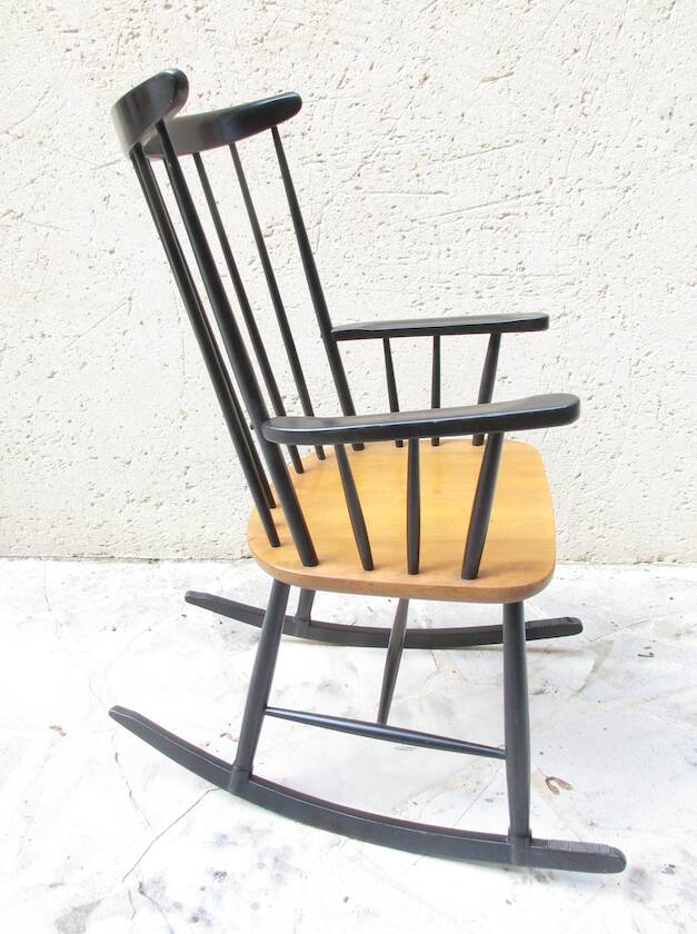 Vintage Scandinavian rocking chair design attributed to Ilmari TAPIOVARA