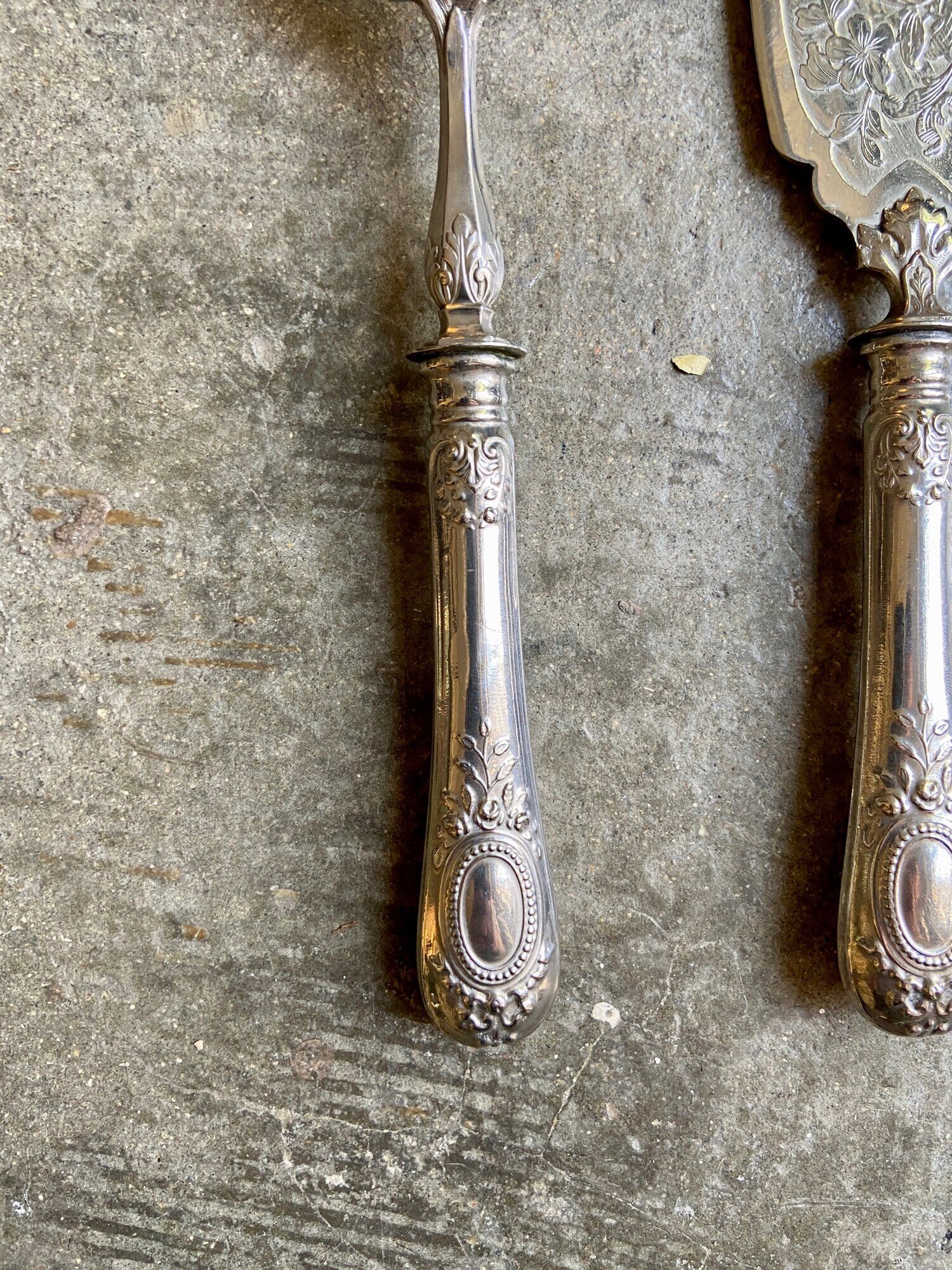 2 serving cutlery in silver metal