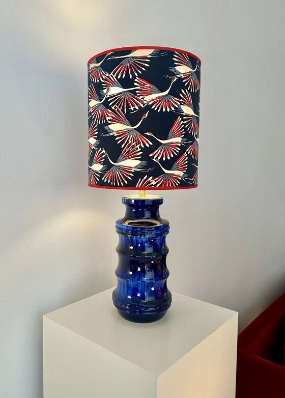 Large vase lamp from the 70s with expressive enamel and pagoda shape.