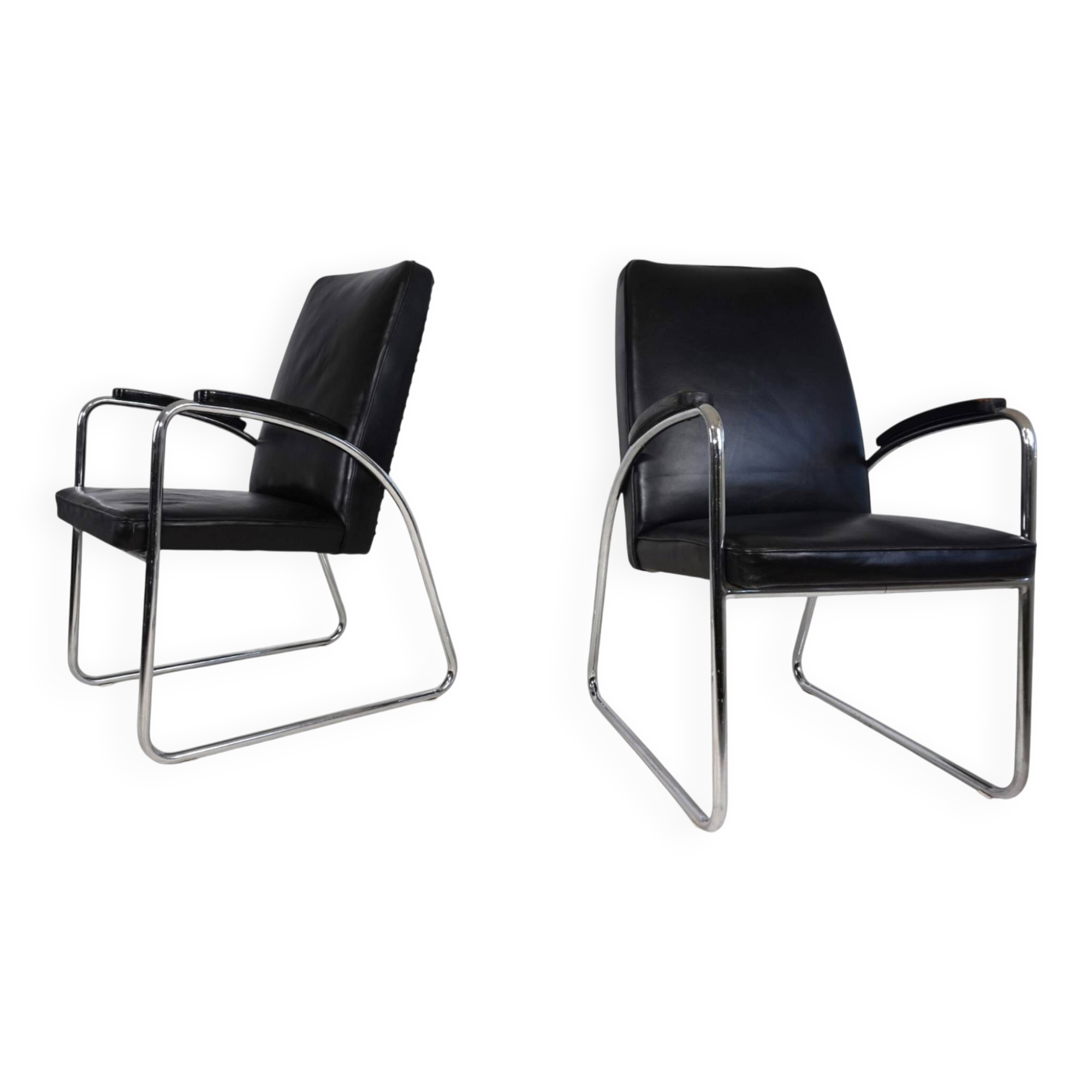 Set of 2 tubular steel Bauhaus Streamline leather armchairs, 1930.