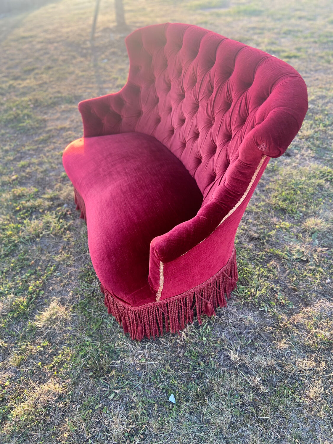 Small old Napoleon III toad sofa in red velvet