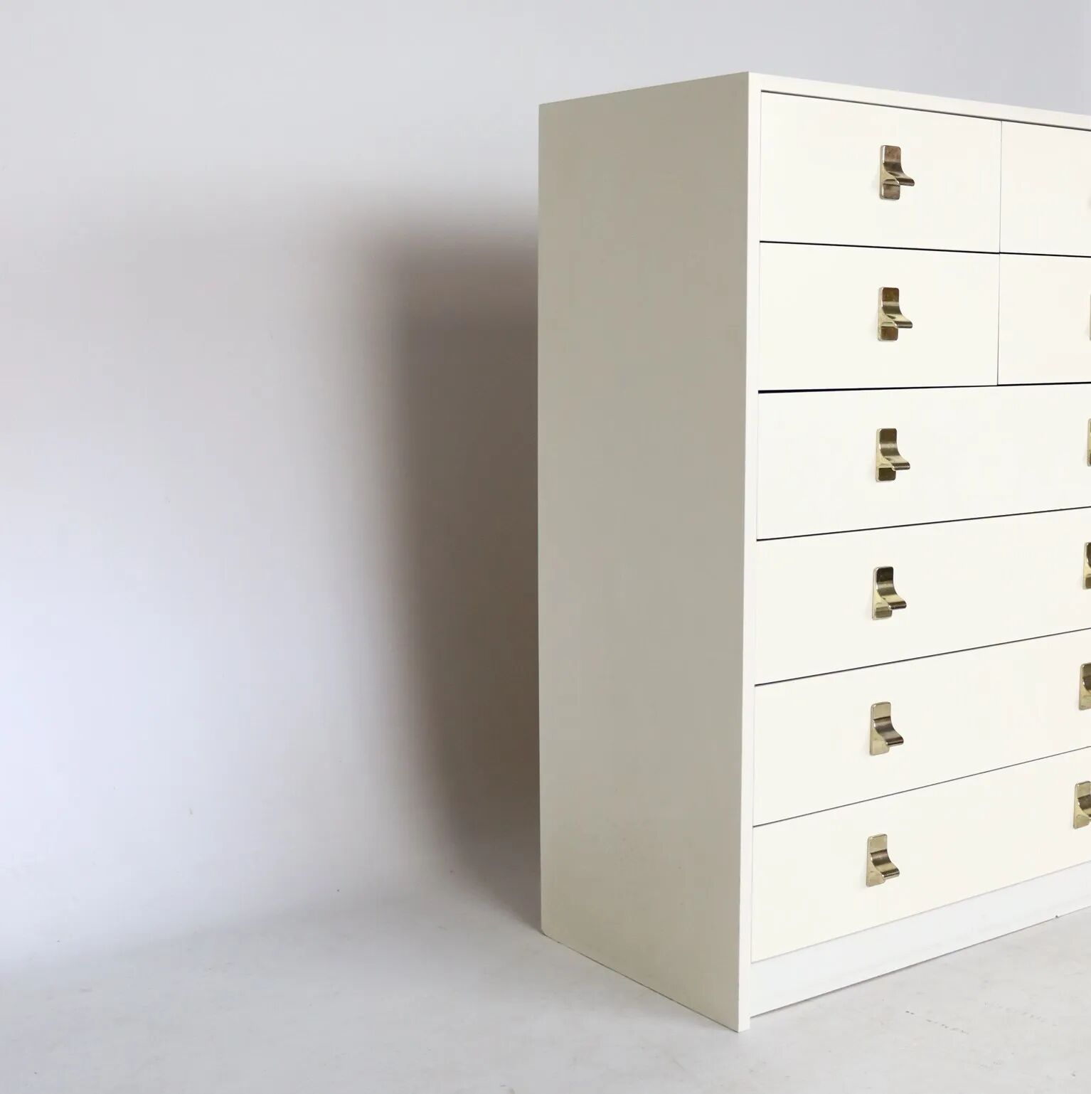 1970s eight-drawer chest of drawers