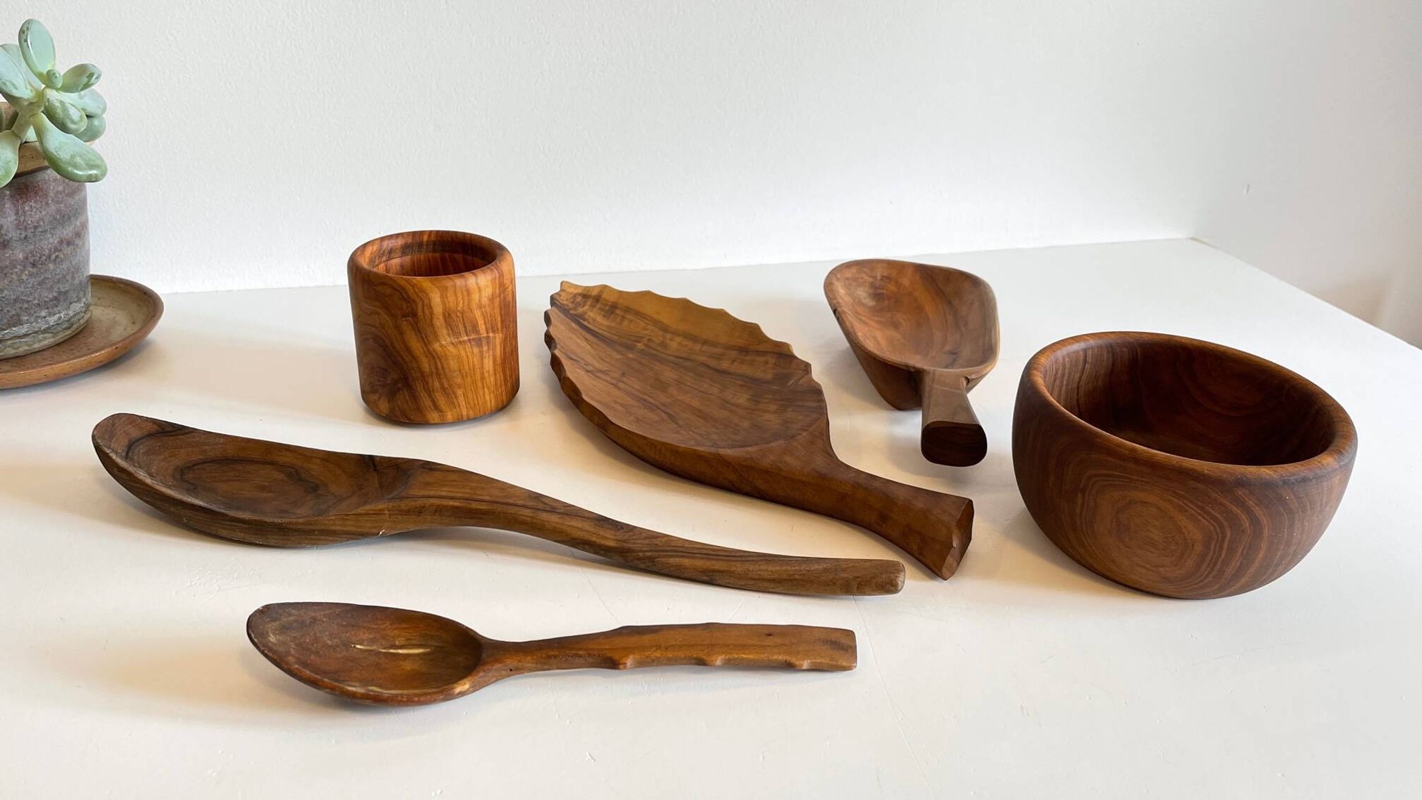 Lot coupelles en bois tourné et sculpté vintage