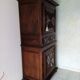 Buffet, homme debout