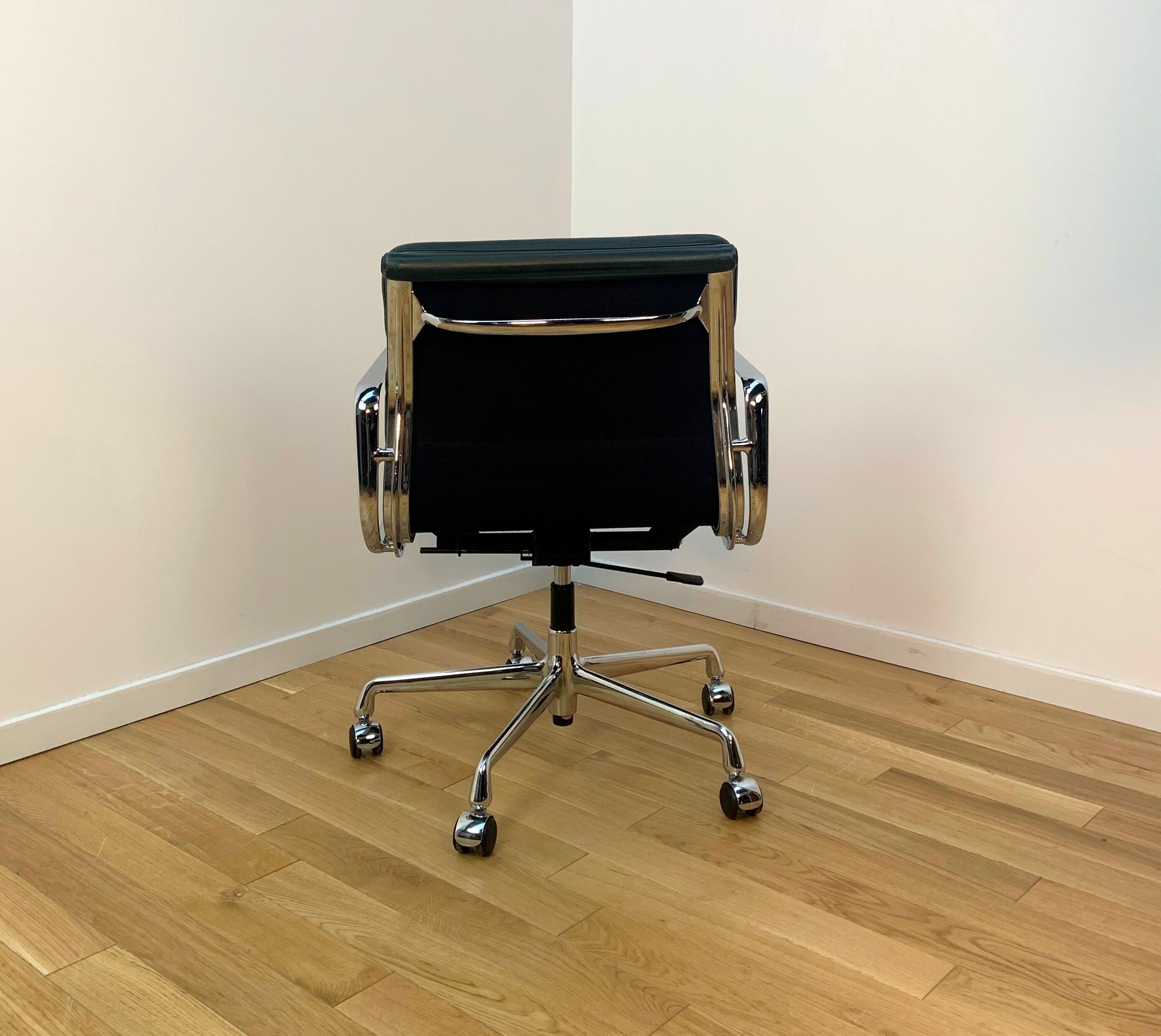 Soft Pad EA217, Charles & Ray Eames for Vitra