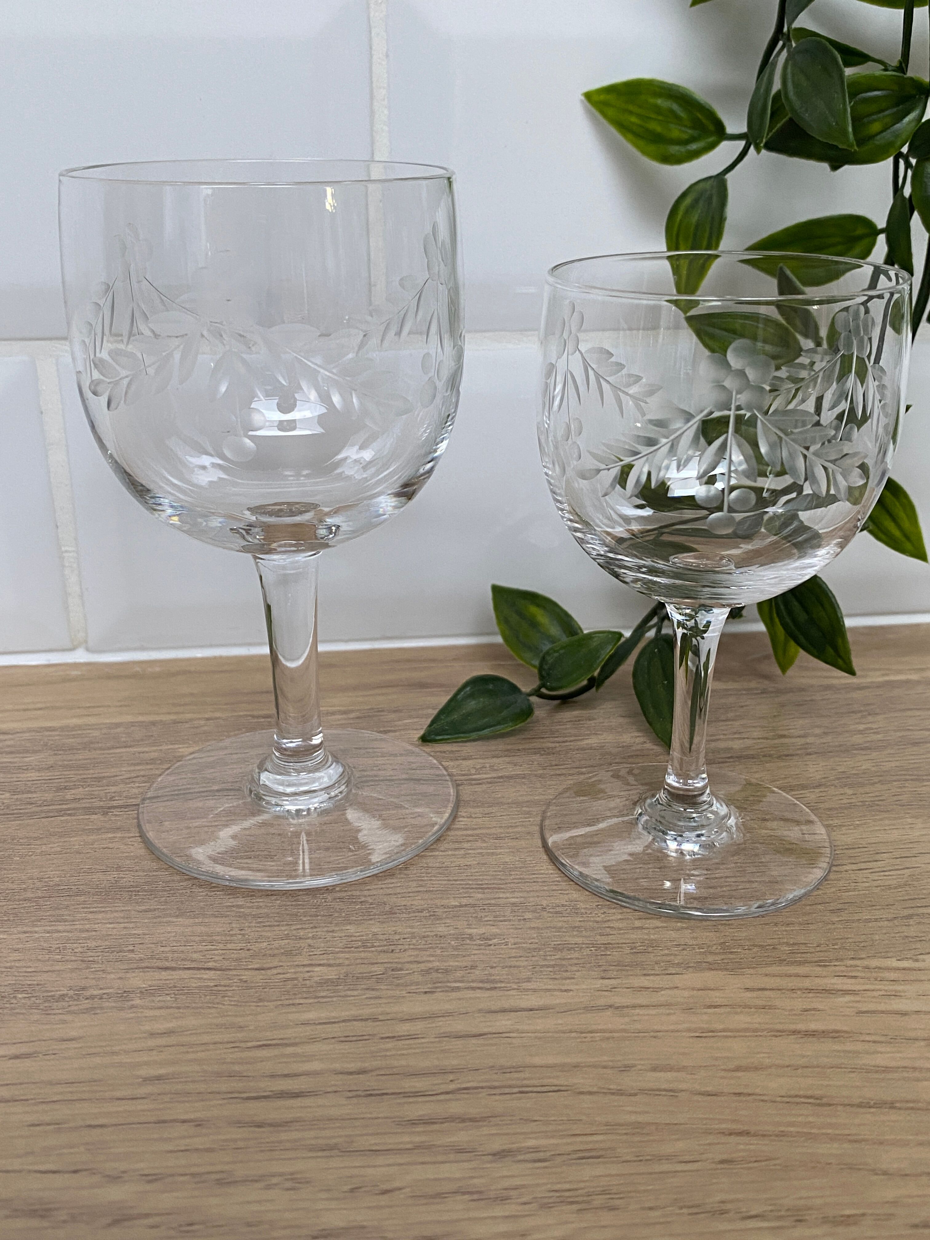 Set of 6 engraved balloon wine glasses