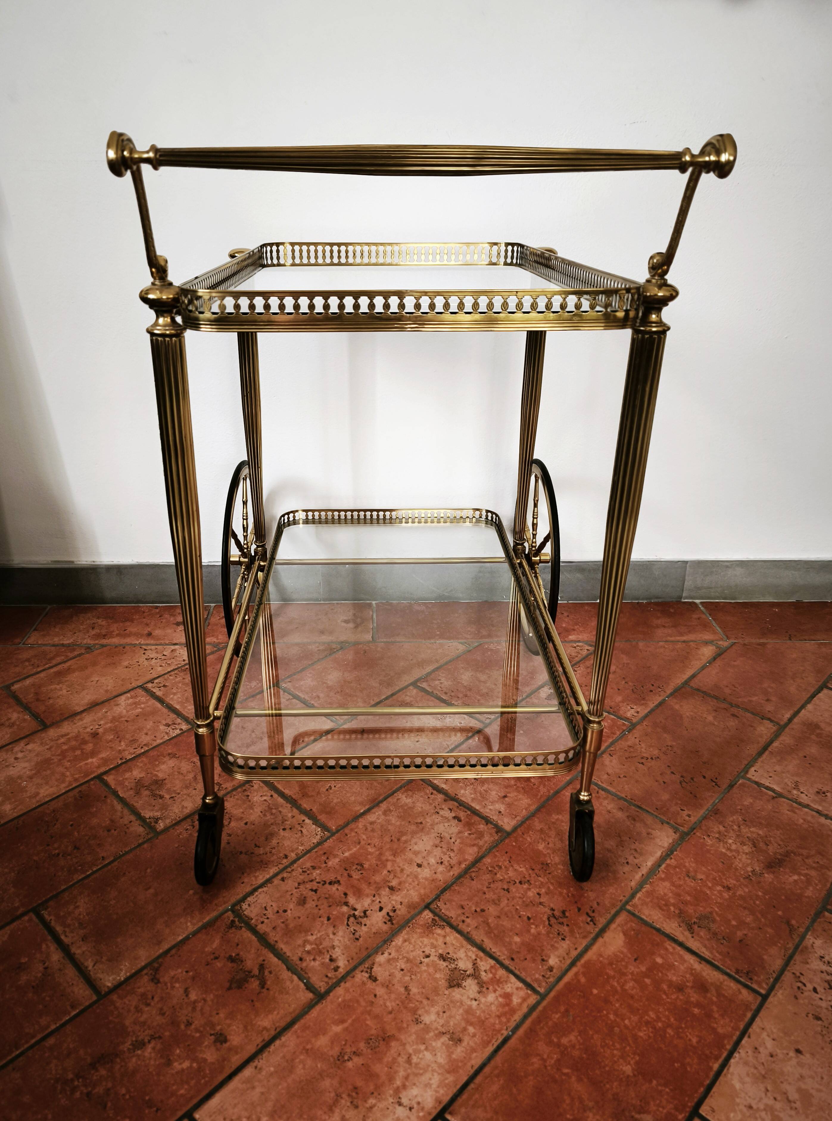 Rolling bar cart in brass and glass, mid-century, Italy