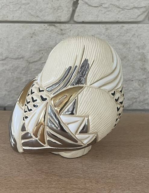 Ceramic owl by Rosa Rinconada, gold and platinum.