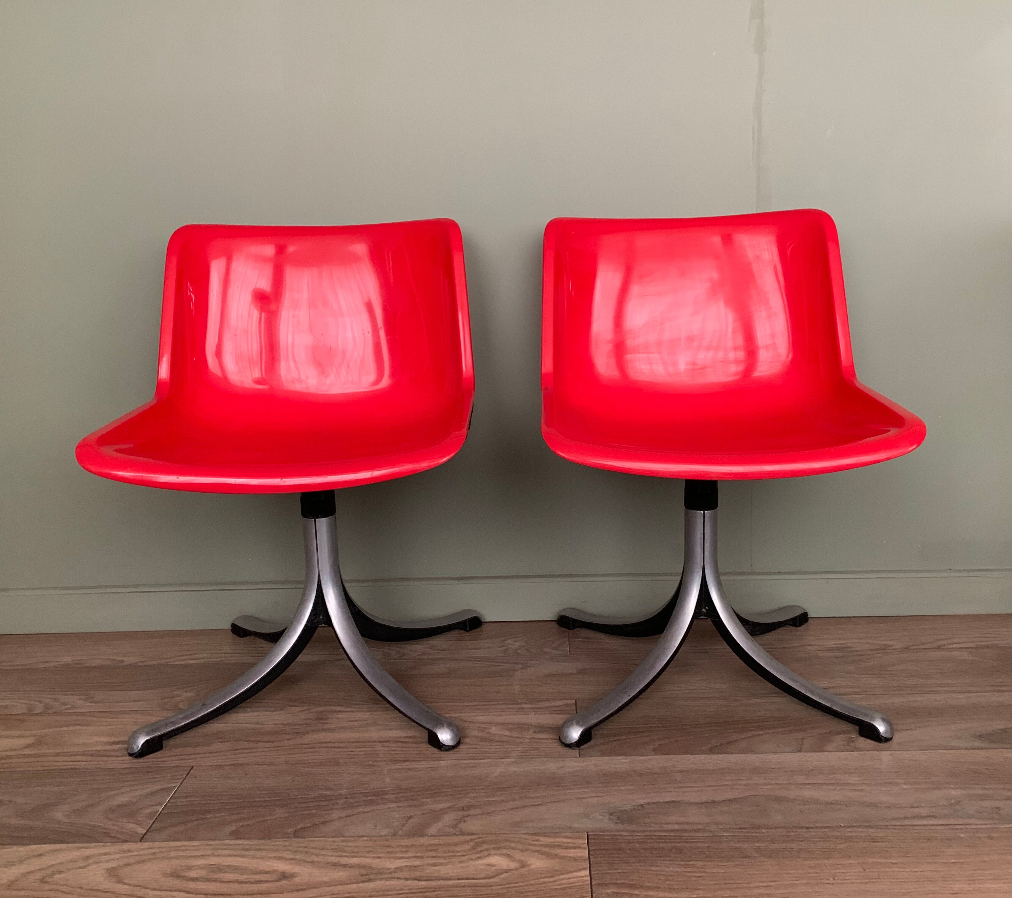 Pair of chairs by Osvaldo Borsani for Tecno