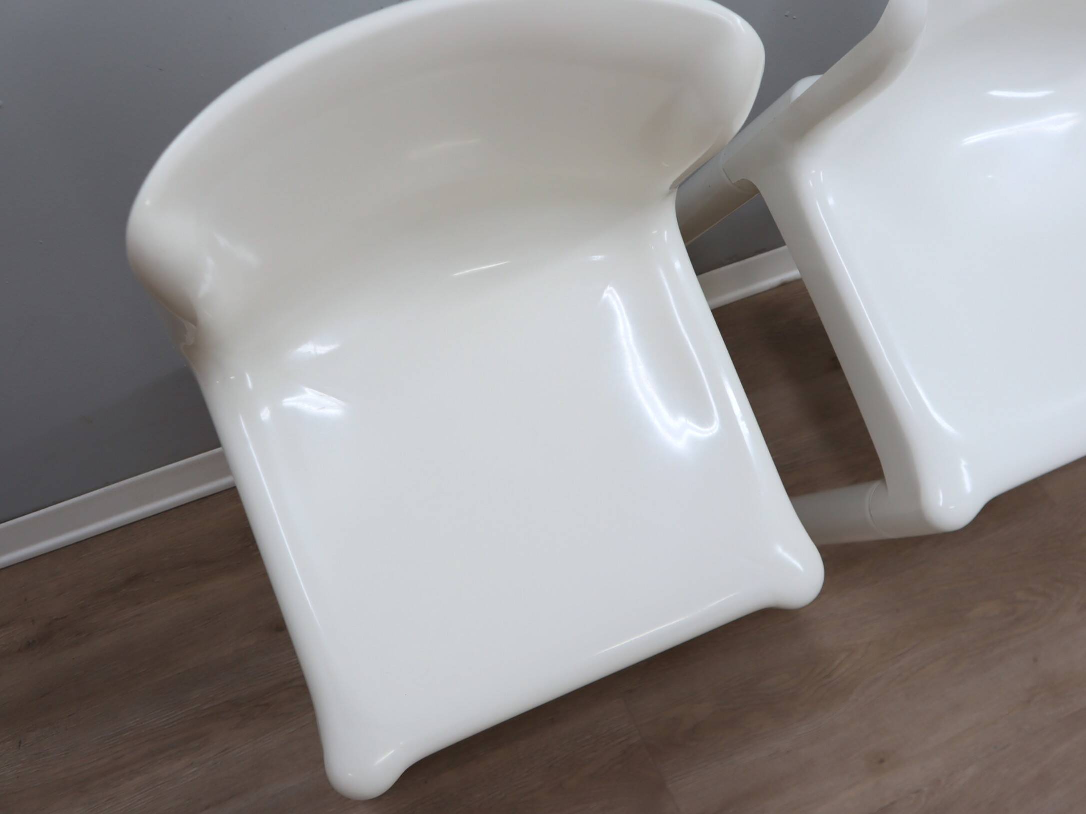 1970s Kartell Model 4875 chair by Carlo Bartoli white color, one piece