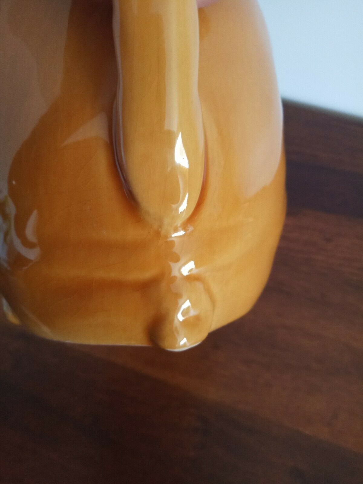 Anthropomorphic pitcher in dabbling