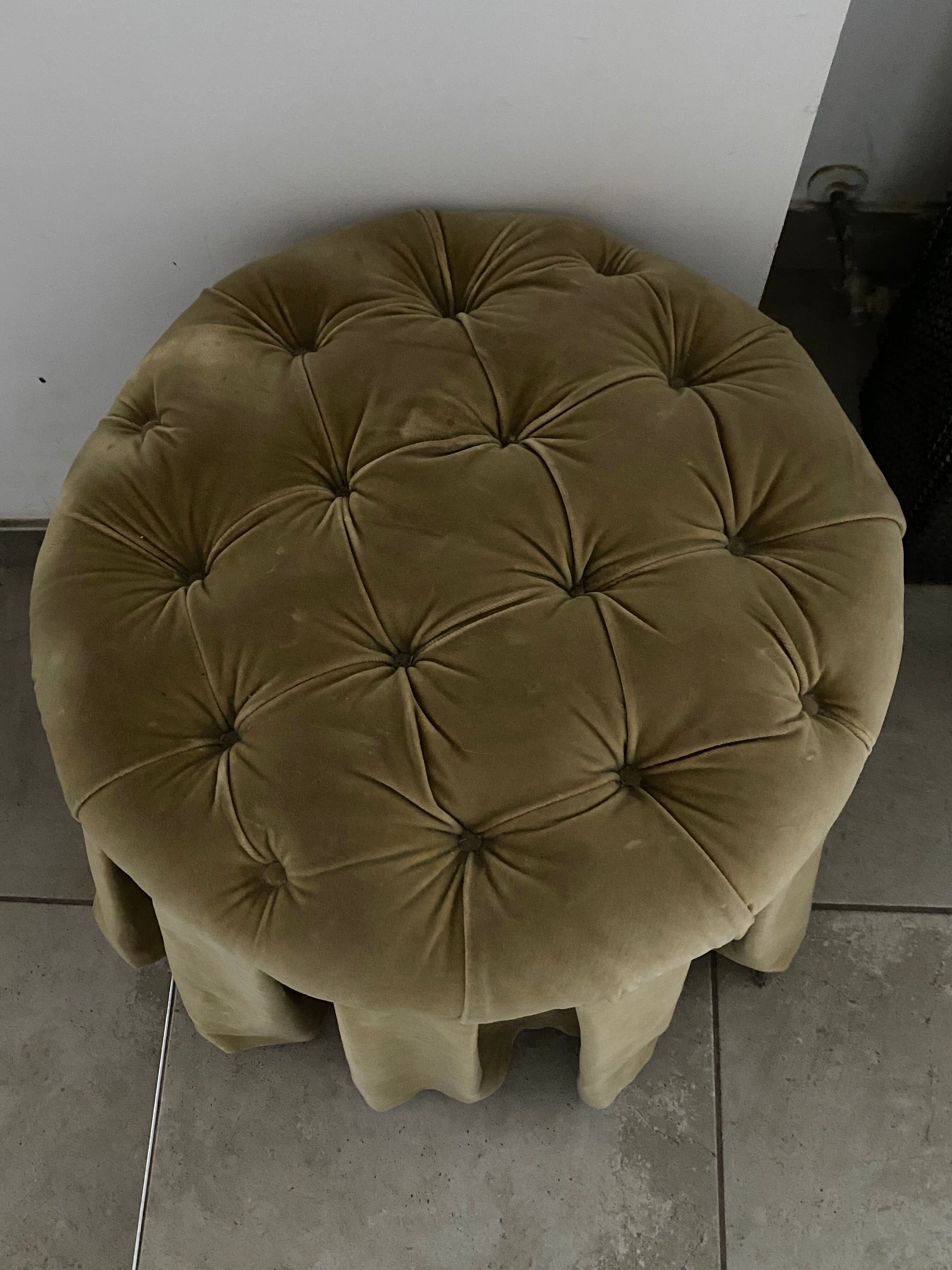 Round velvet pouf