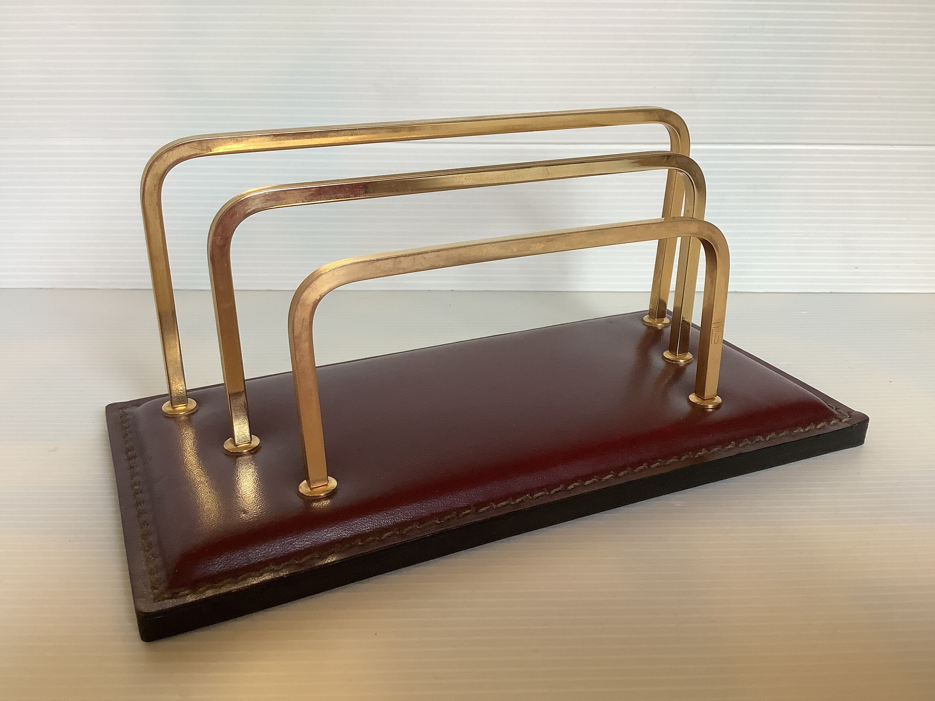 Mail rack brass garnet leather ILG Belgium