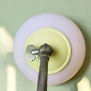 Lampe de table ou applique murale en verre rose des années 60