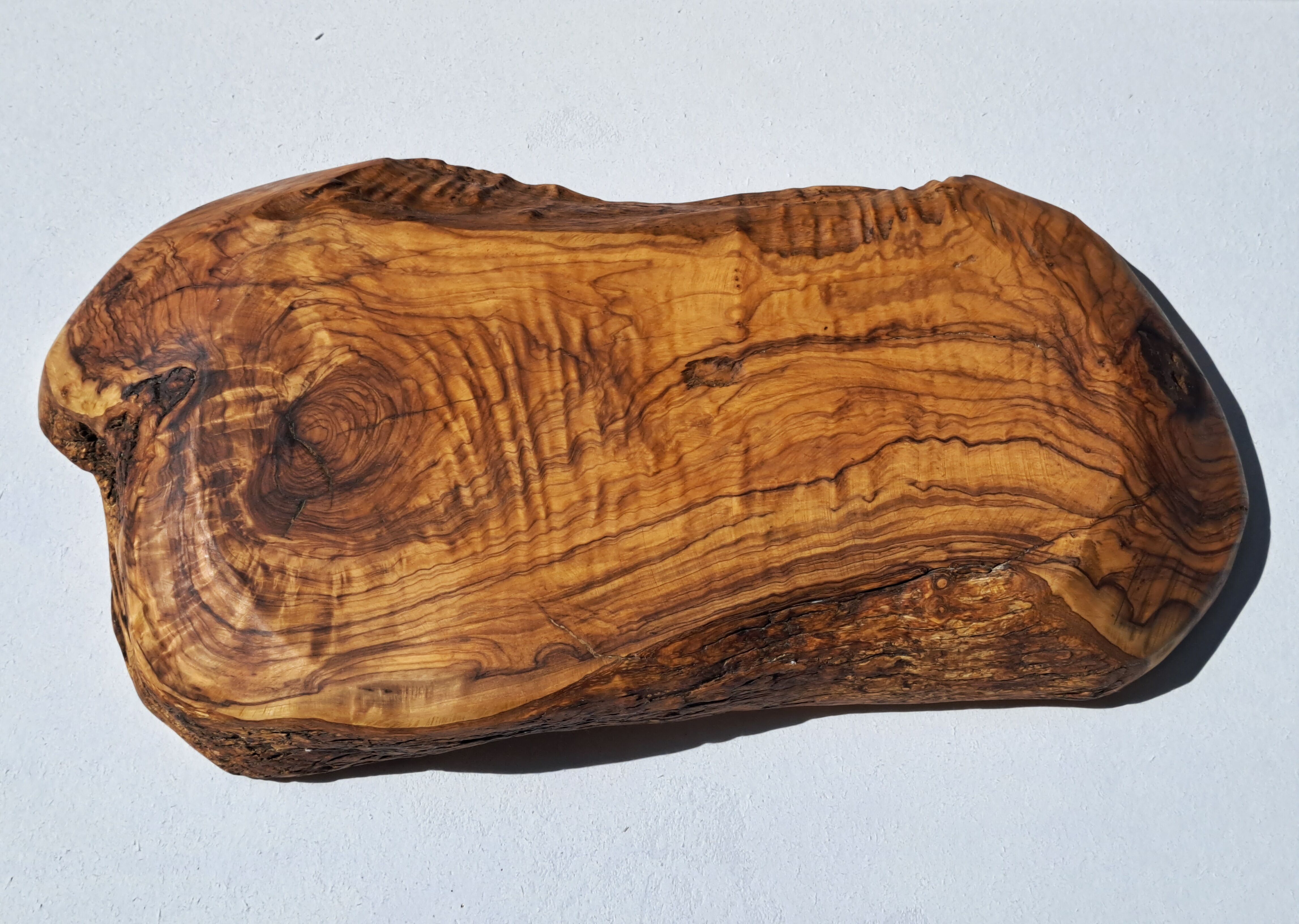 Brutalist dish in olive wood 1970