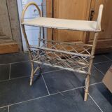 Porte revue en rotin vintage