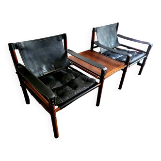 Set of 2 armchairs and their Sirocco Safari Chair tablet in black leather Elmo from 1964.