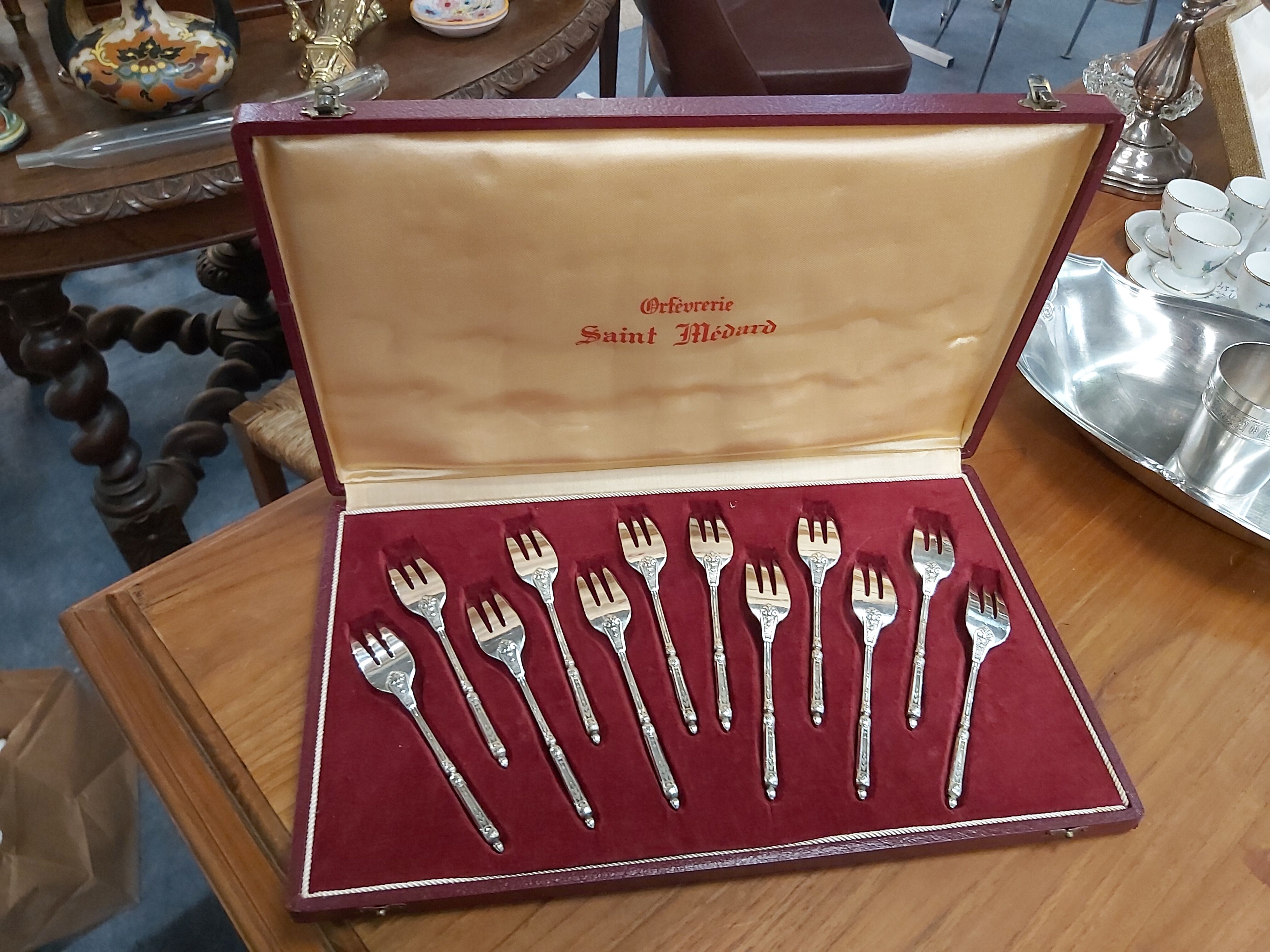 Coffret 12 fourchettes à dessert manche à la Russe Saint Médard métal argenté