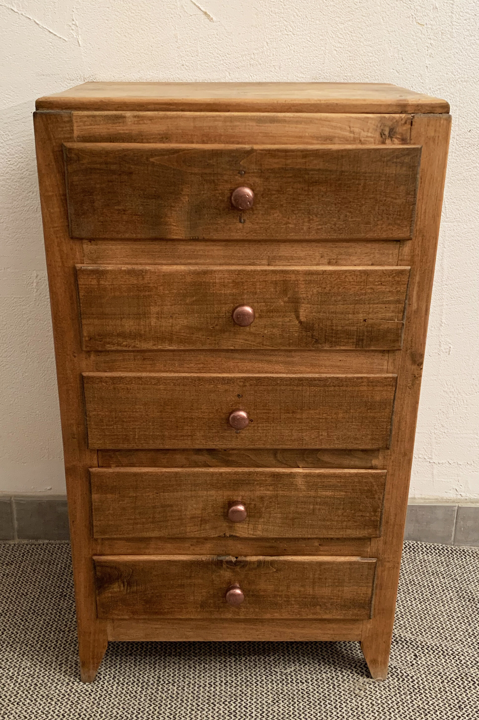 Vintage 50s-60s vintage-haired chiffonr