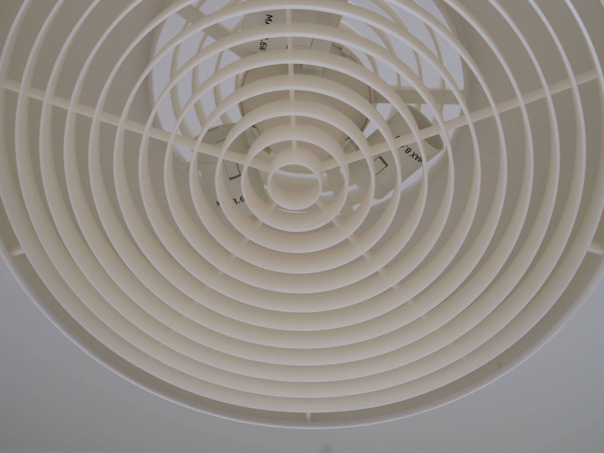 Lampe suspendue blanche, design danois, production : Danemark