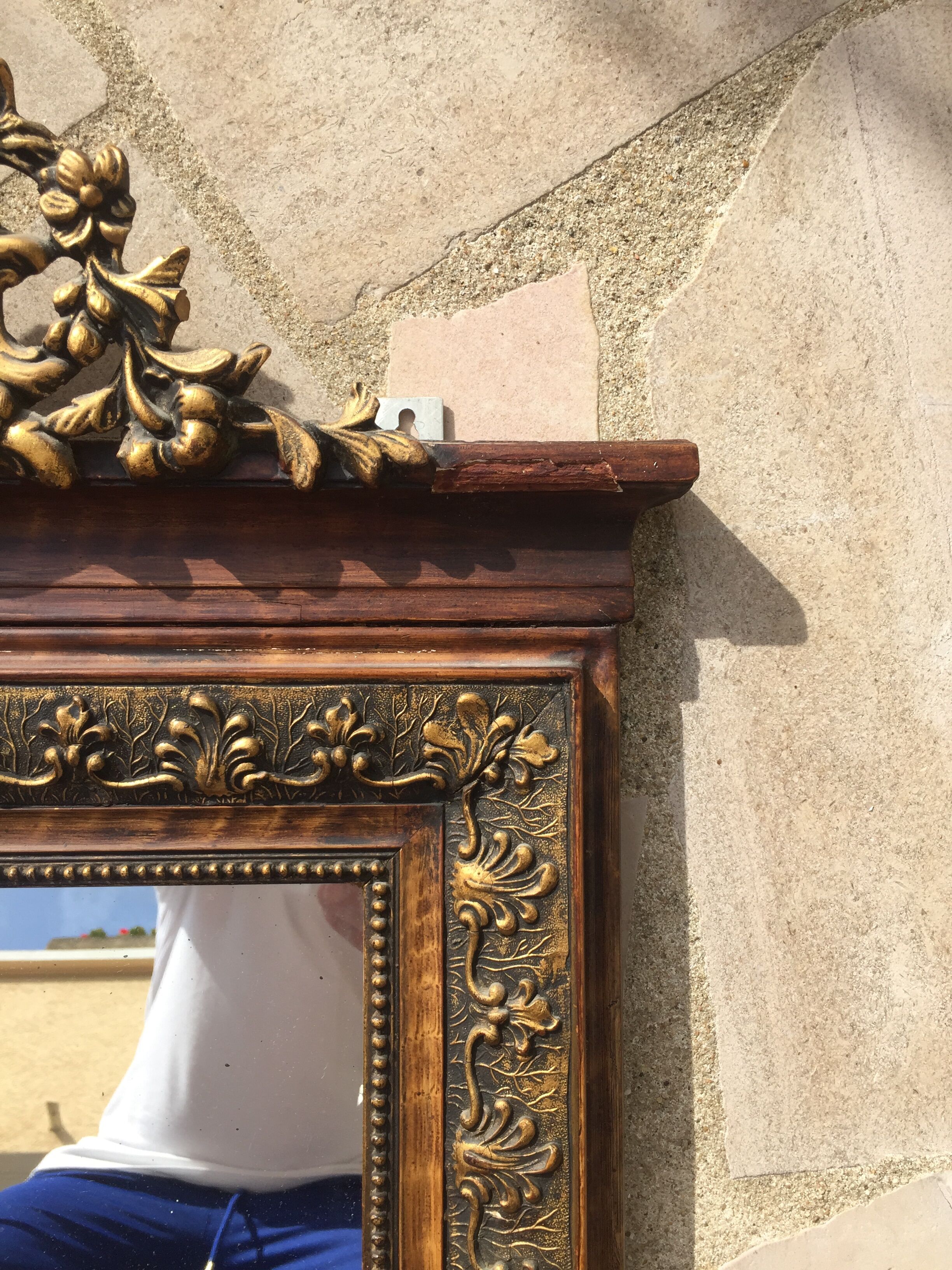 Antique mirror in gilded wood 96 x 58.5 cm