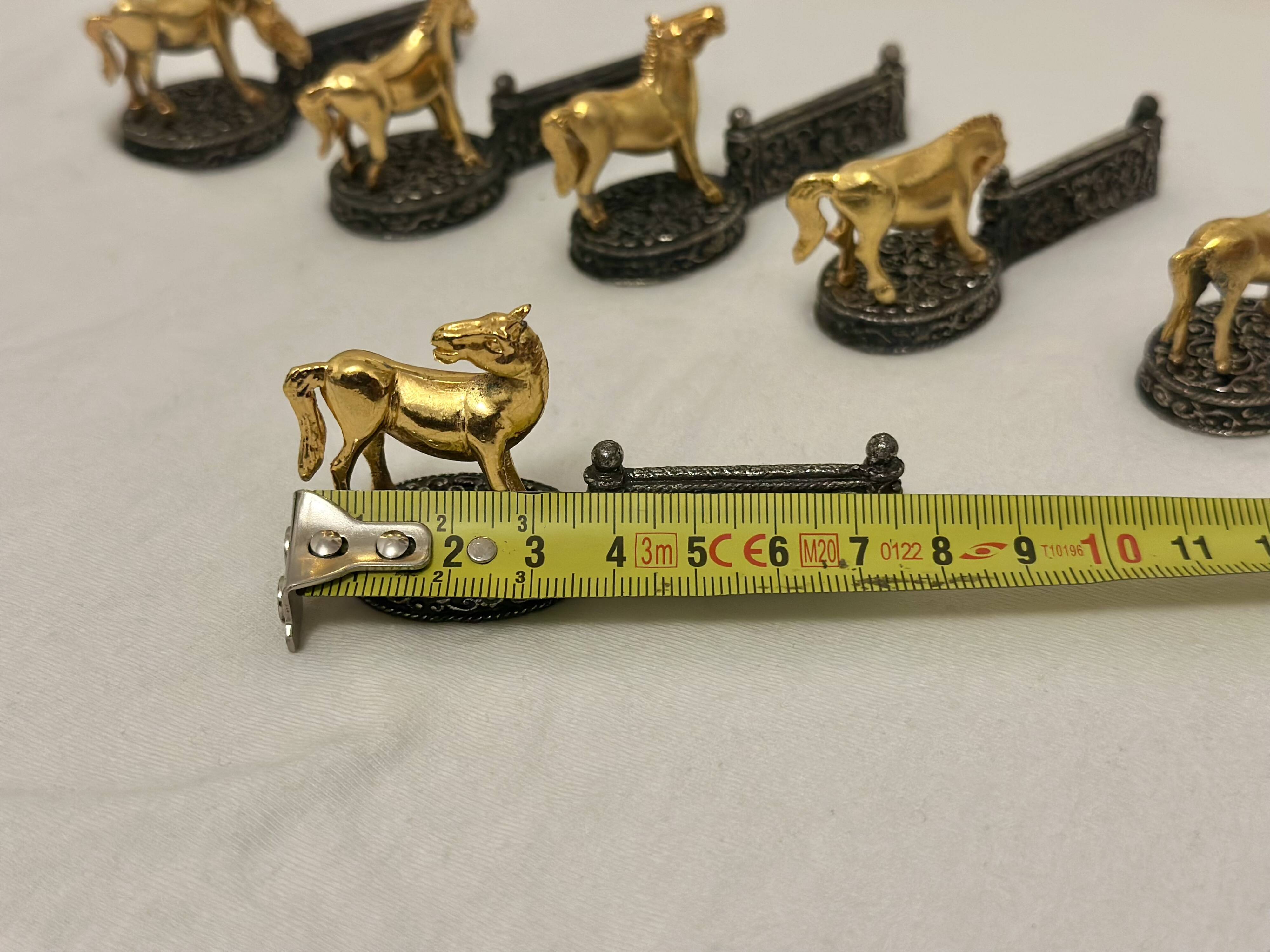 Knife holder horse show jumping