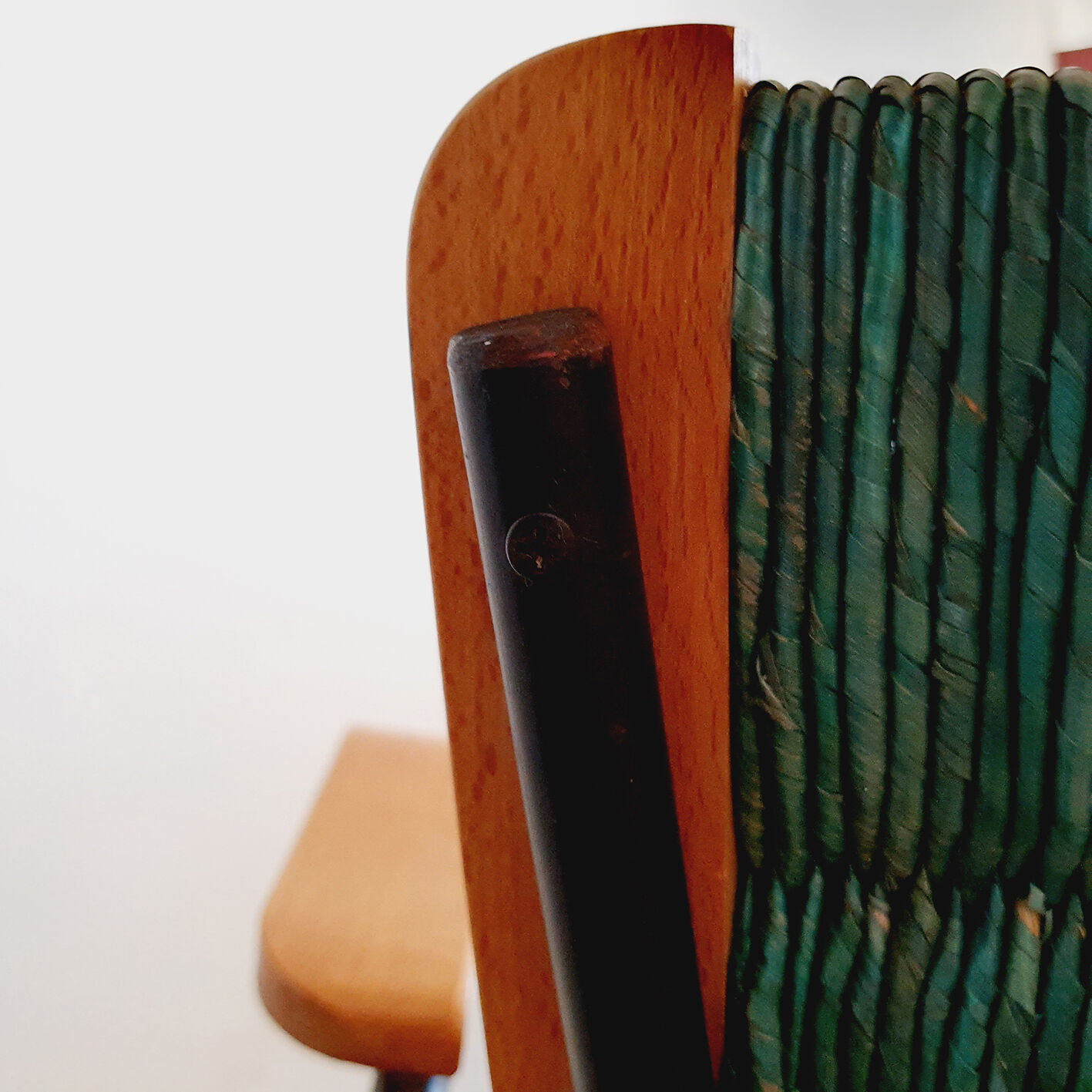 Pair of armchairs and vintage coffee table straw, wood and metal