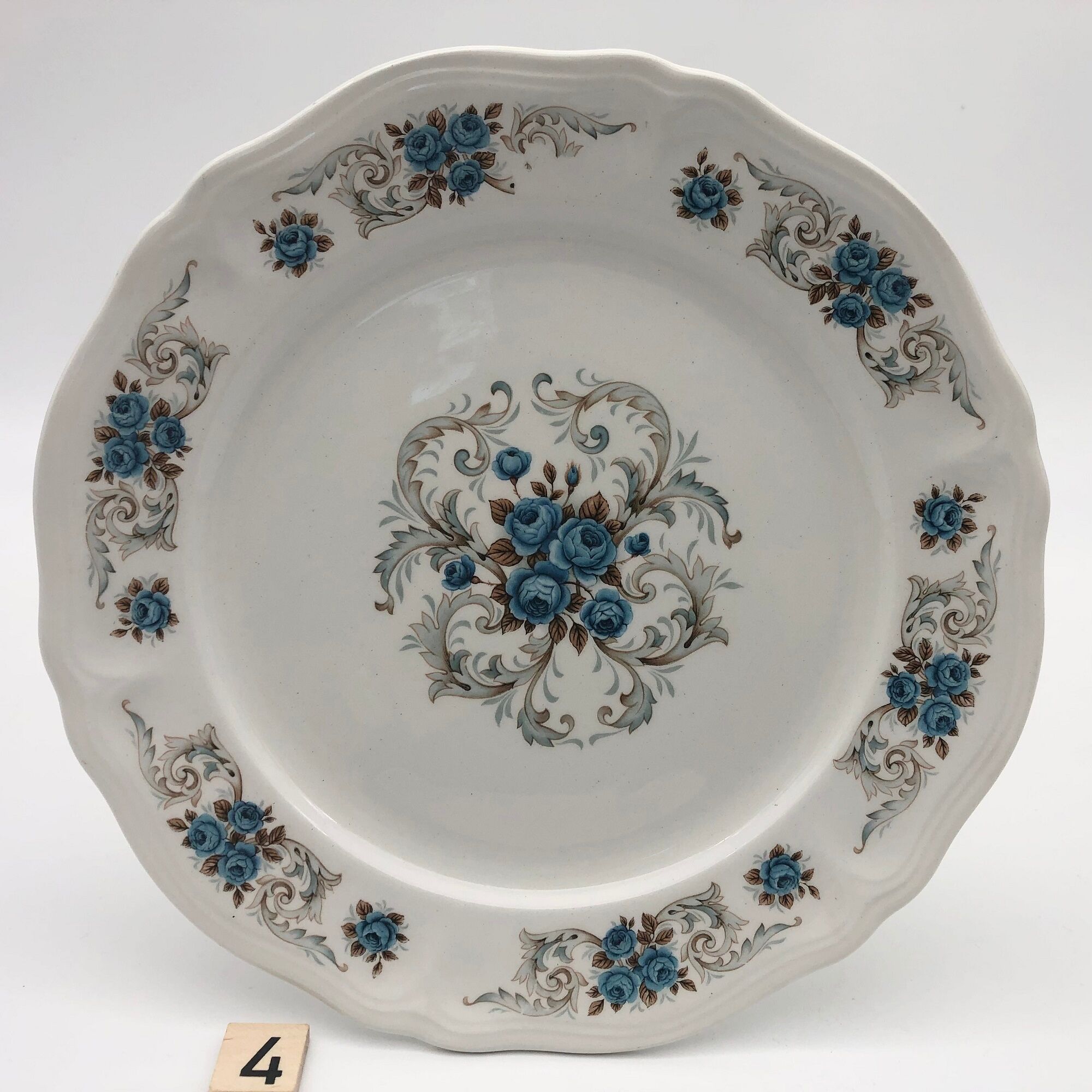4 Orchies Moulin des Loups dessert plates, Sevigné model