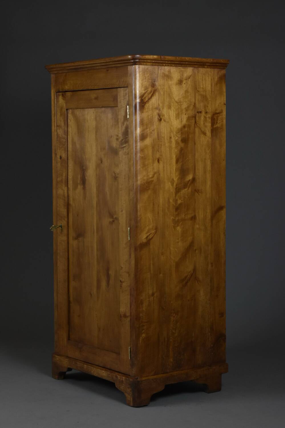 Birch linen cabinet from the 1920s/30s – fully restored