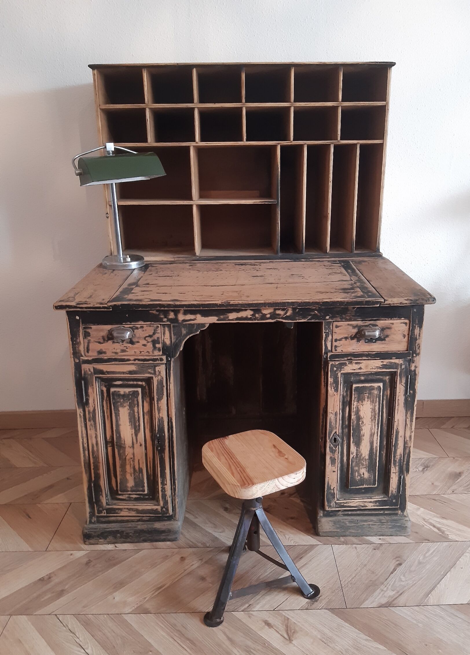 Bureau tri postal en bois