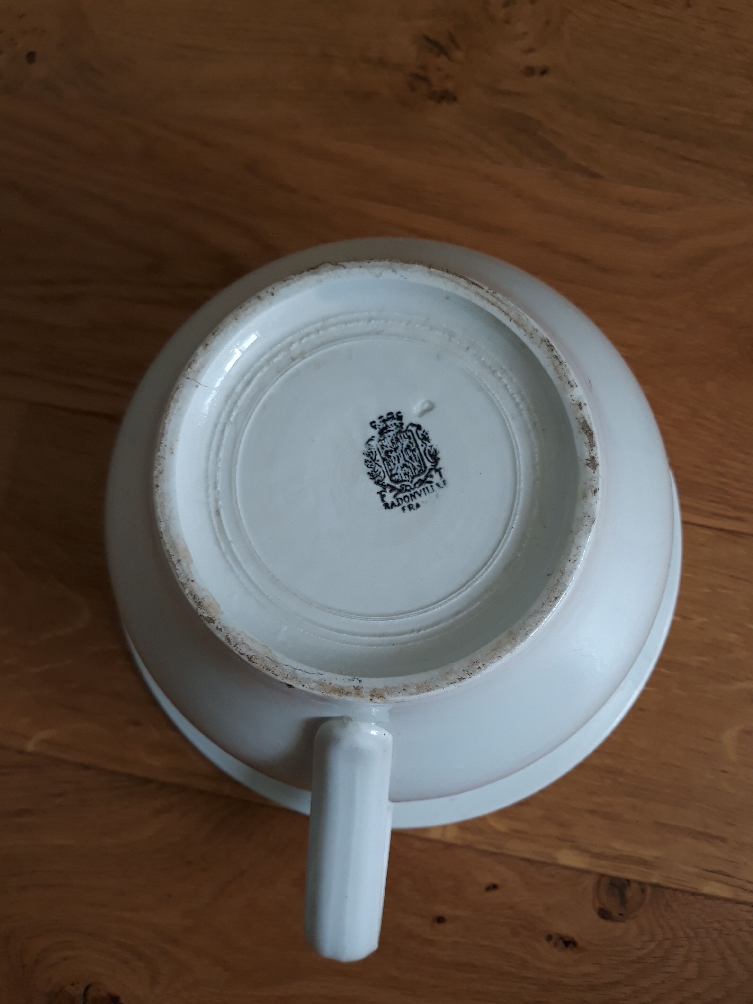 Enamelled earthenware pot with badonviller handle 30s