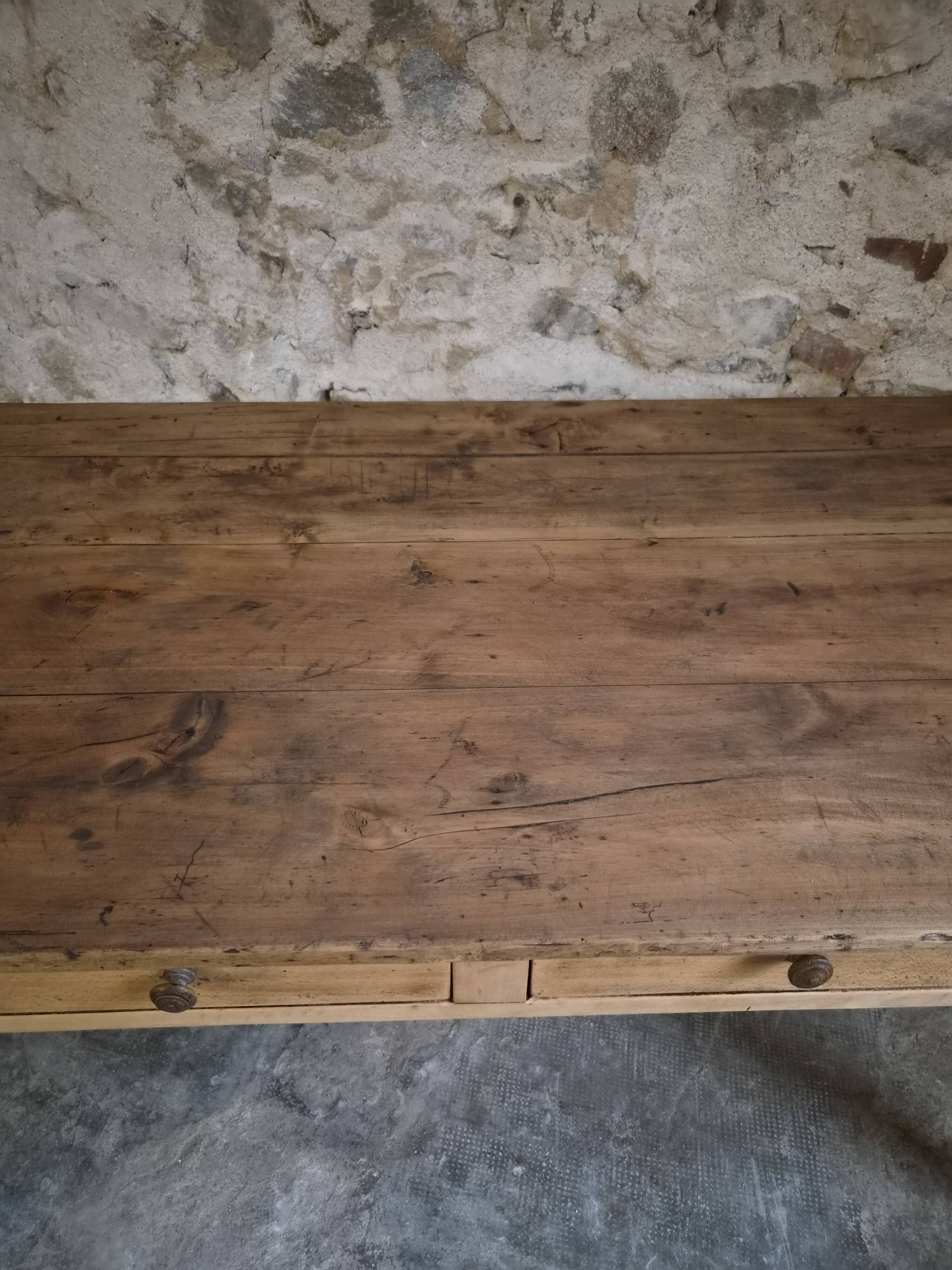 Table à manger rustique de ferme française, deux tiroirs, années 1920–1940