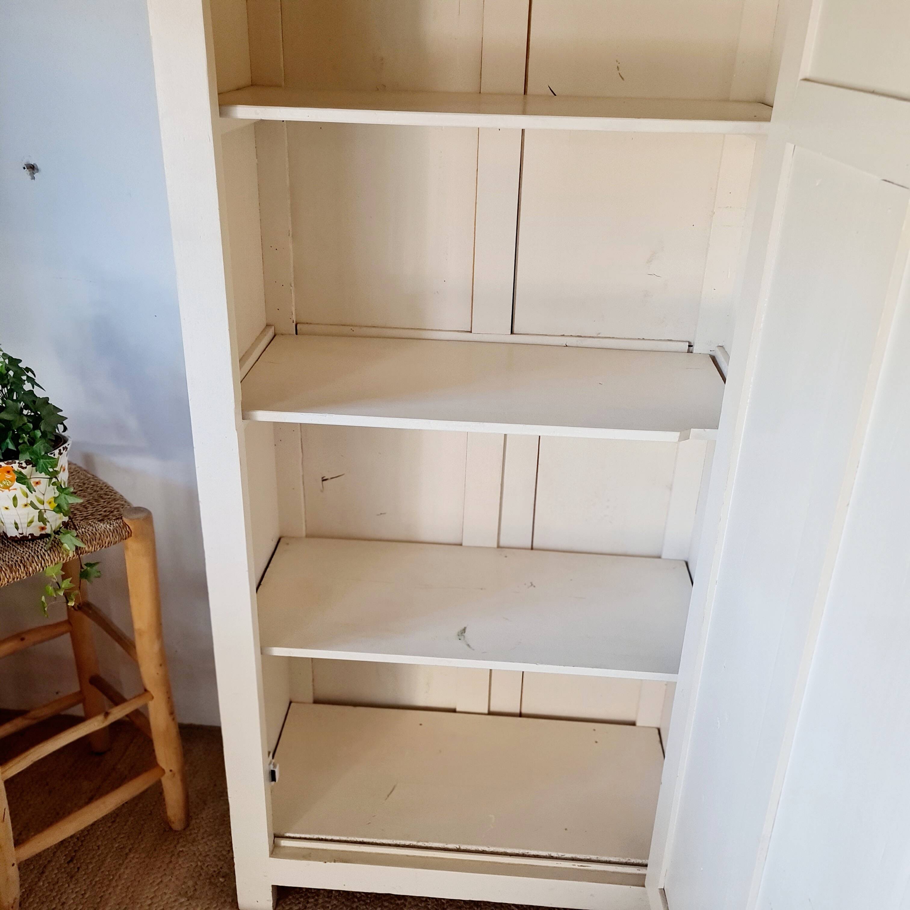 Antique Parisian bonnetière - Cream white - Panelled