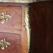 Somptueux semainier galbé en bois de placage de style Louis XV