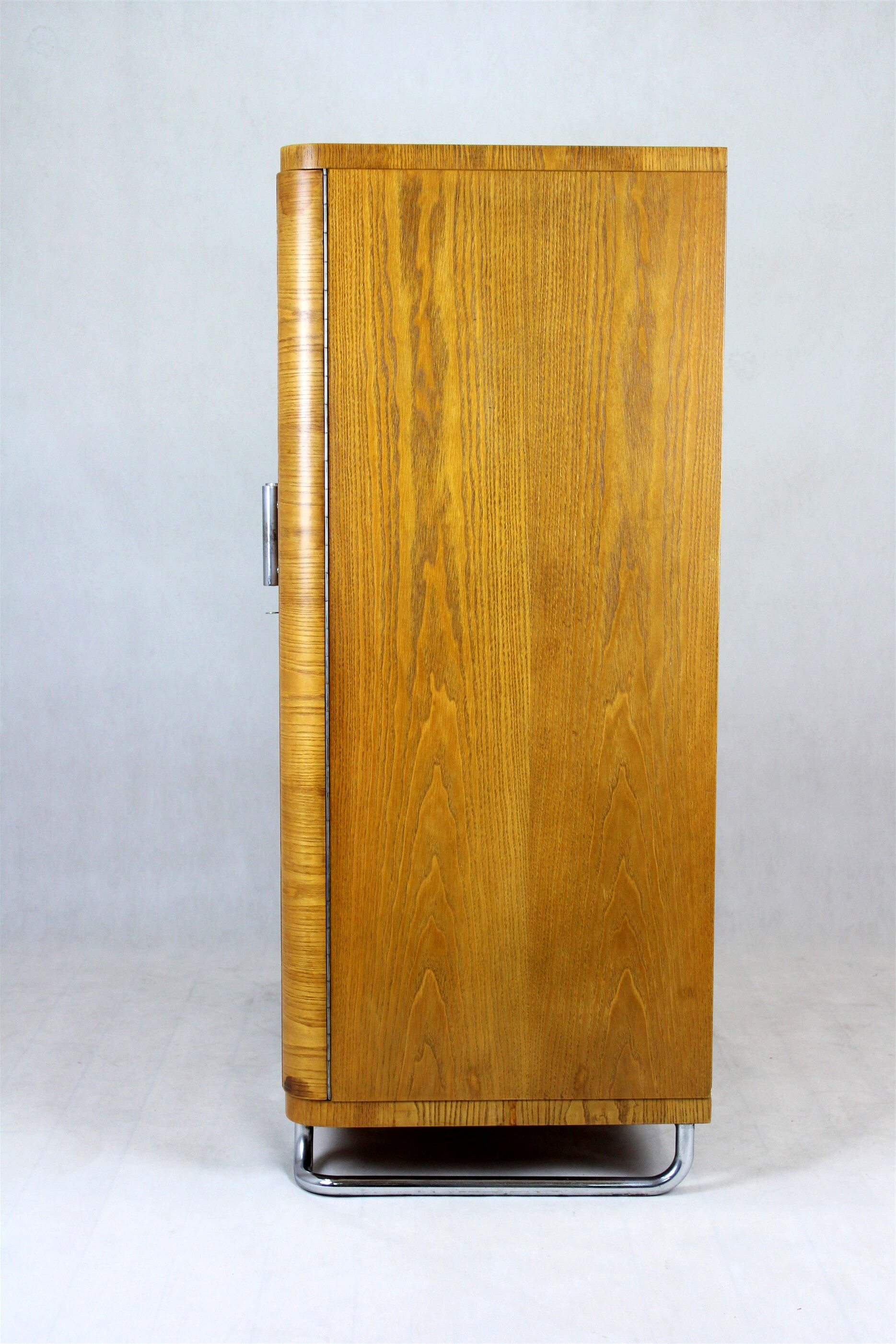 Bauhaus chromed tubular steel wardrobe, 1930