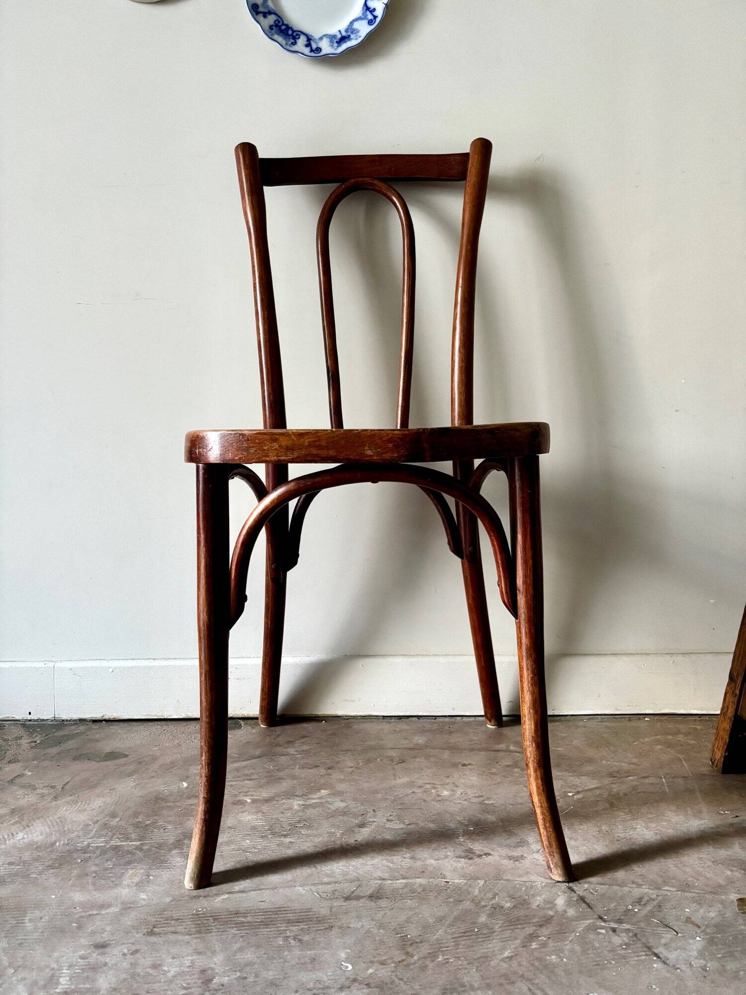 Bistro chair in curved beech and embossed seat